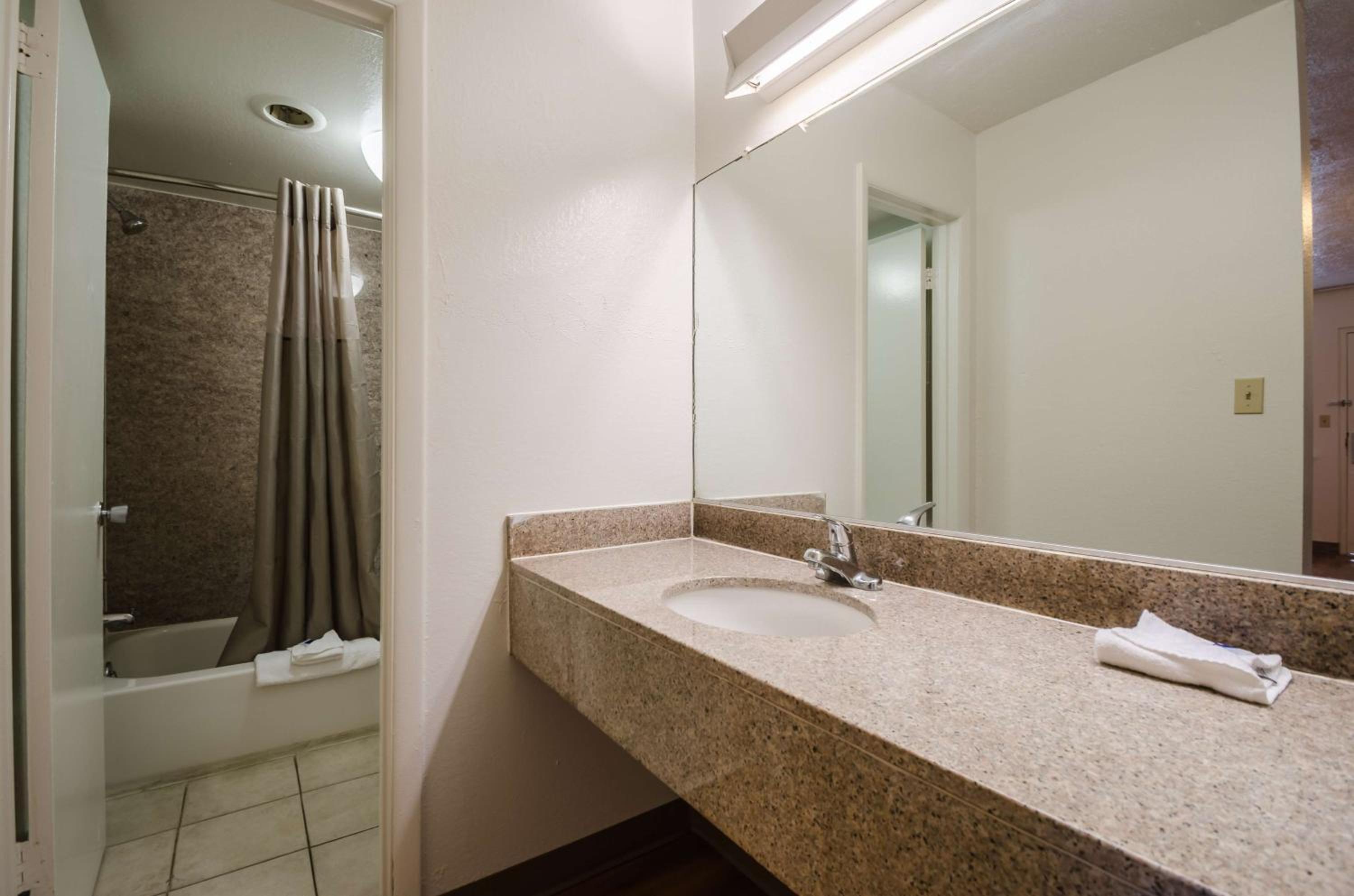 Motel 6-Commerce, GA