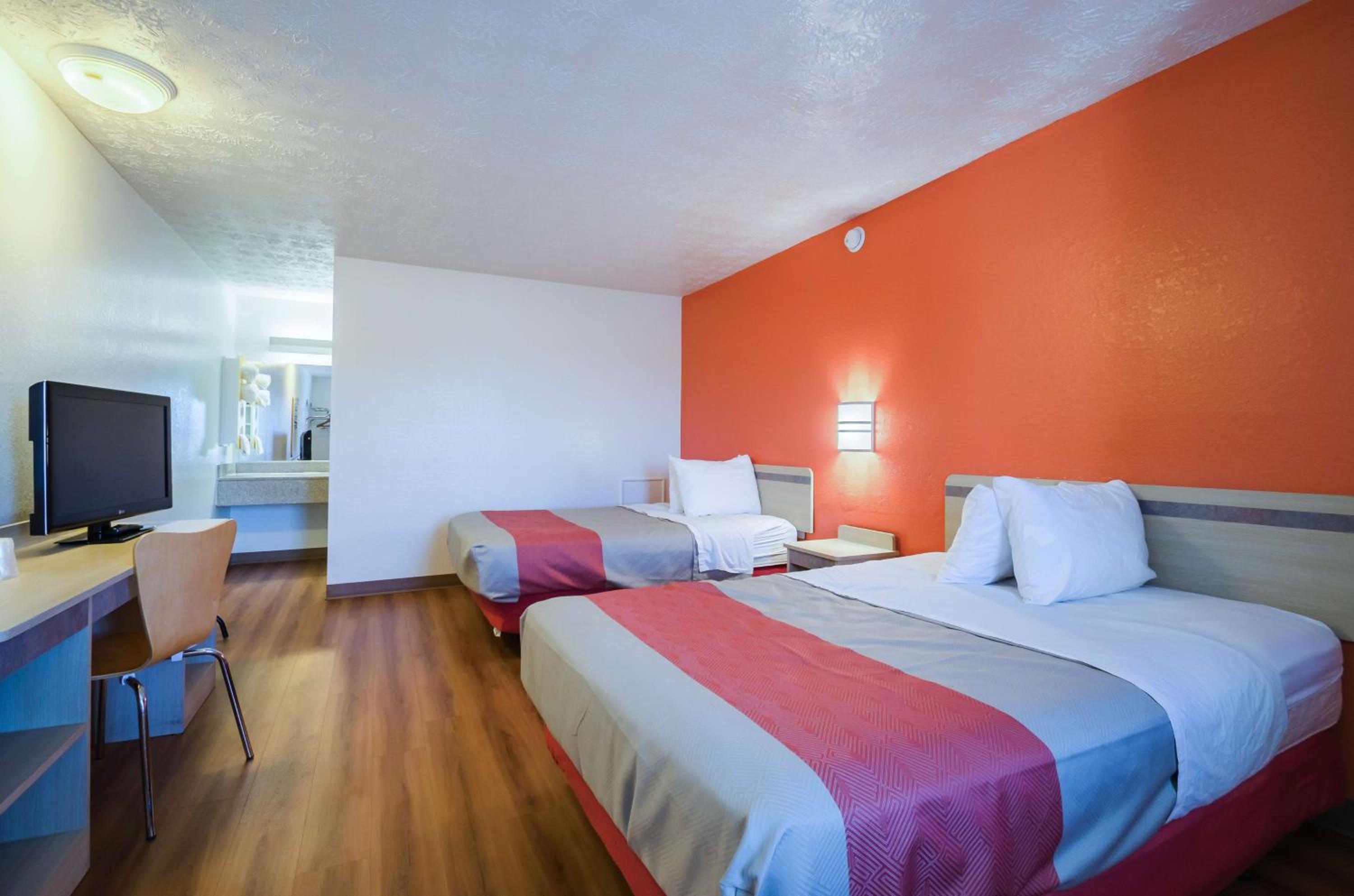 Motel 6-Commerce, GA