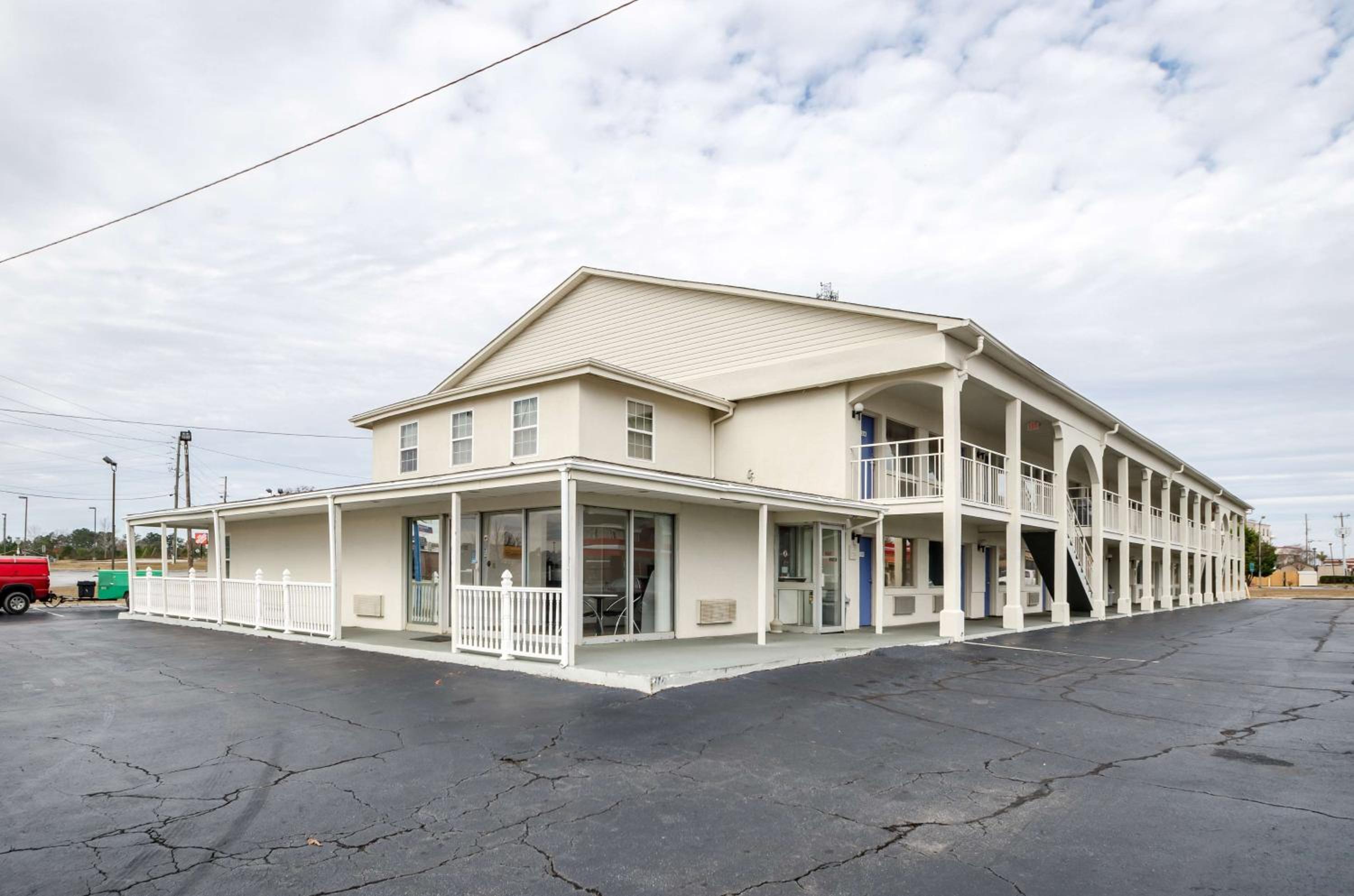 Motel 6-Commerce, GA