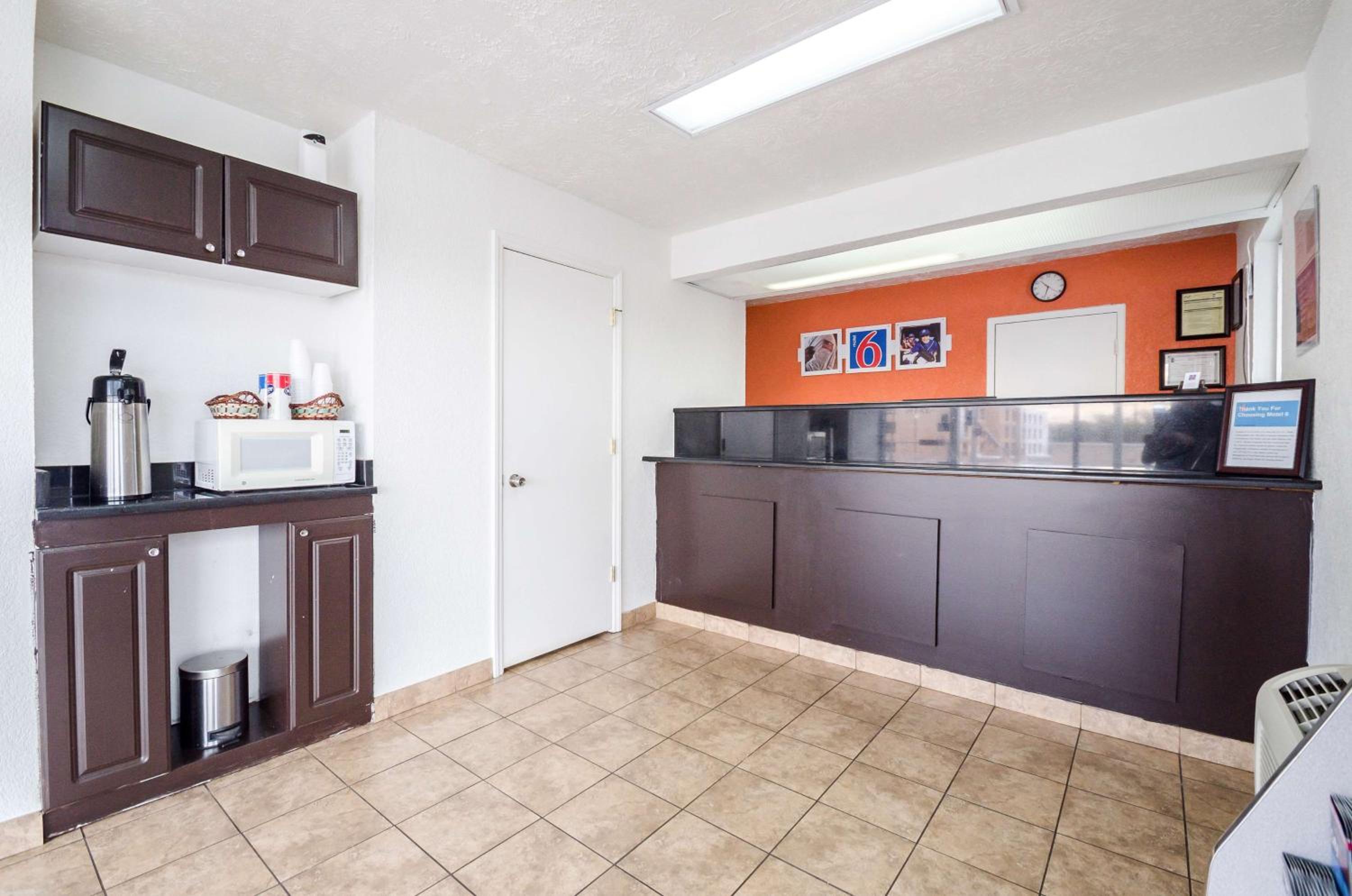 Motel 6-Commerce, GA