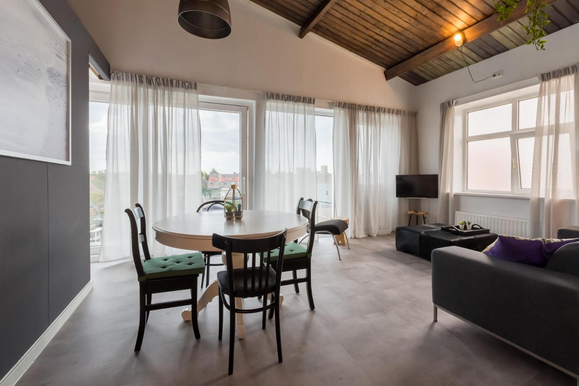 Welcome in - Appartementen Pleinzicht, met zonnige balkon I Dorpsplein 6 Koudekerke view 2