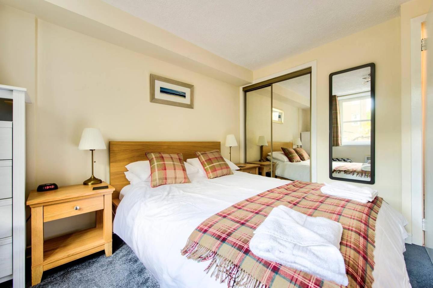 Charming 1 Bed Apartment with Castle View