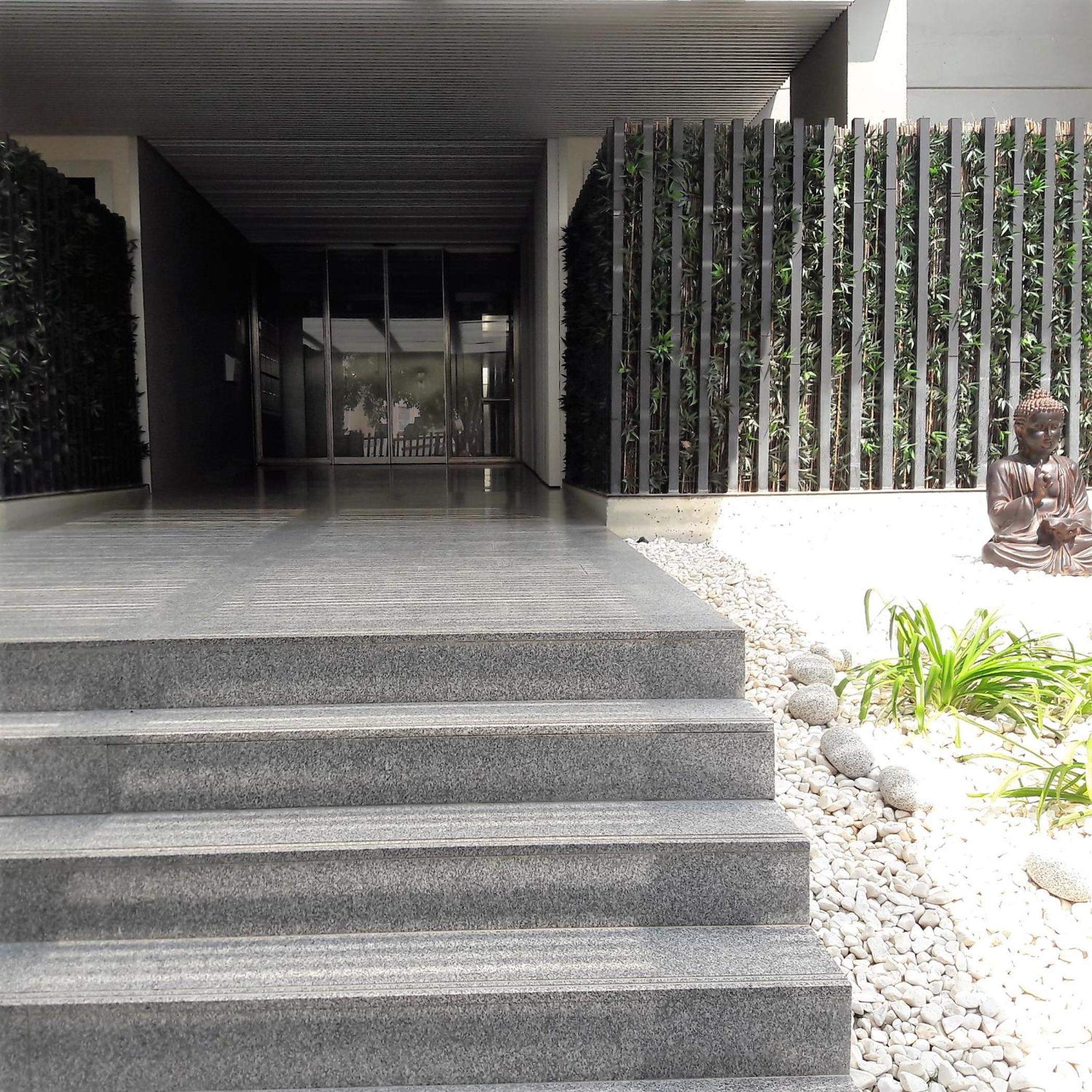 Mirador apart