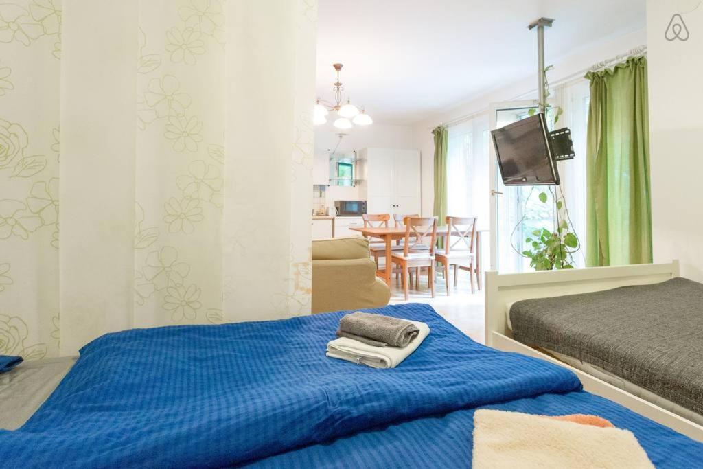 Relaxing Terrace Apartment in Lively Area