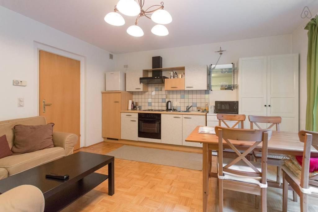 Relaxing Terrace Apartment in Lively Area