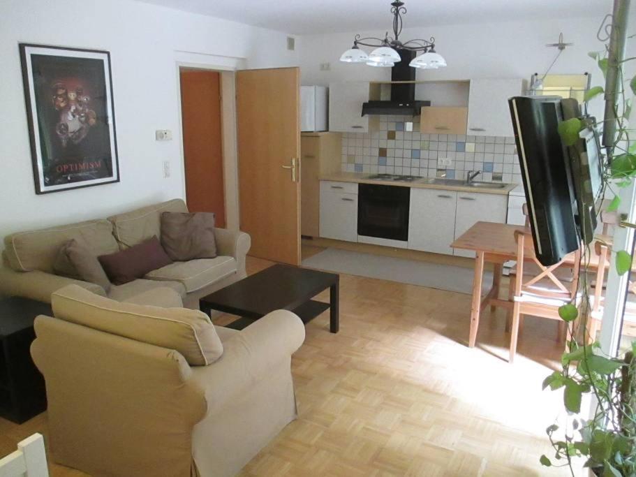 Relaxing Terrace Apartment in Lively Area