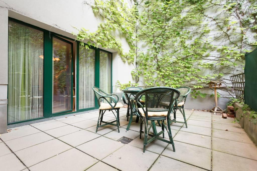Relaxing Terrace Apartment in Lively Area