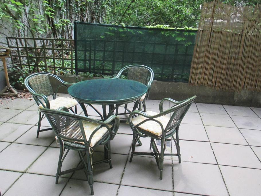 Relaxing Terrace Apartment in Lively Area