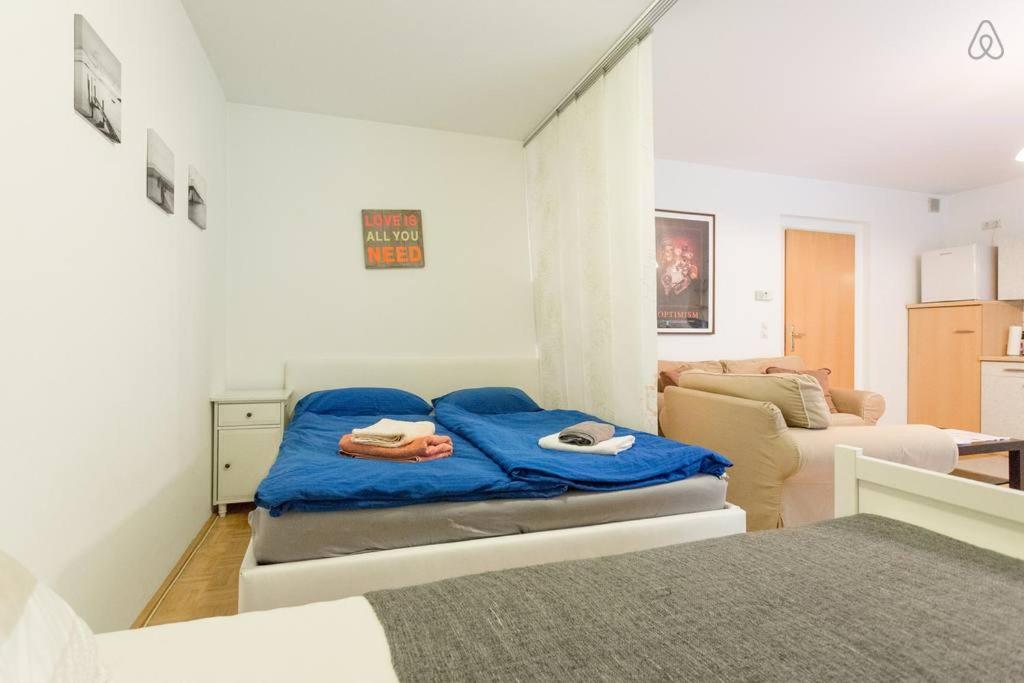 Relaxing Terrace Apartment in Lively Area
