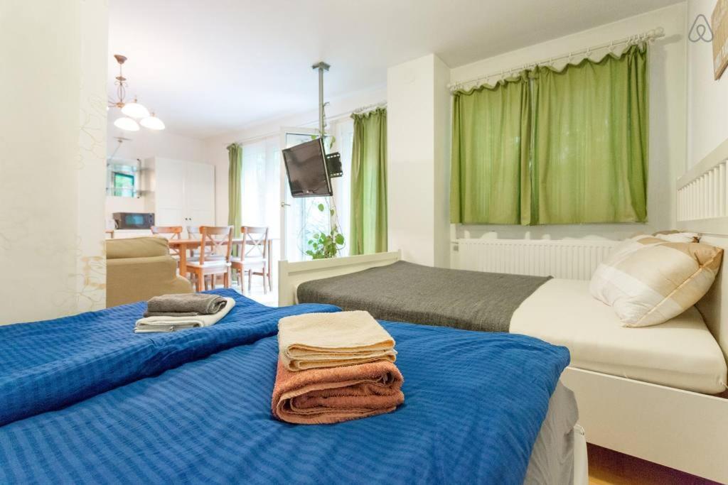 Relaxing Terrace Apartment in Lively Area