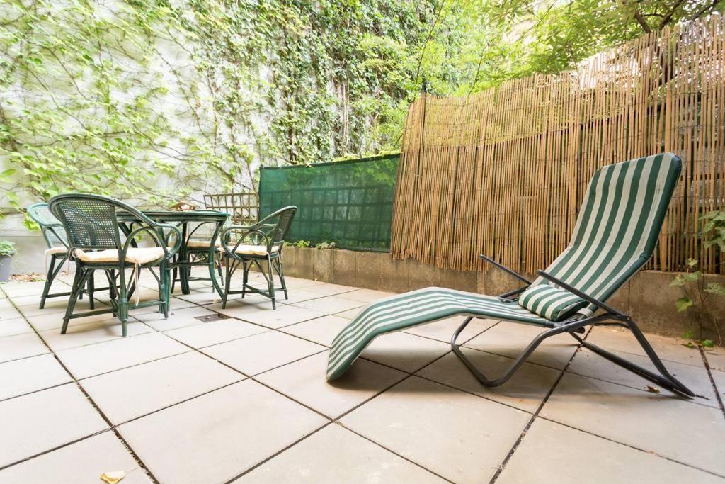 Relaxing Terrace Apartment in Lively Area