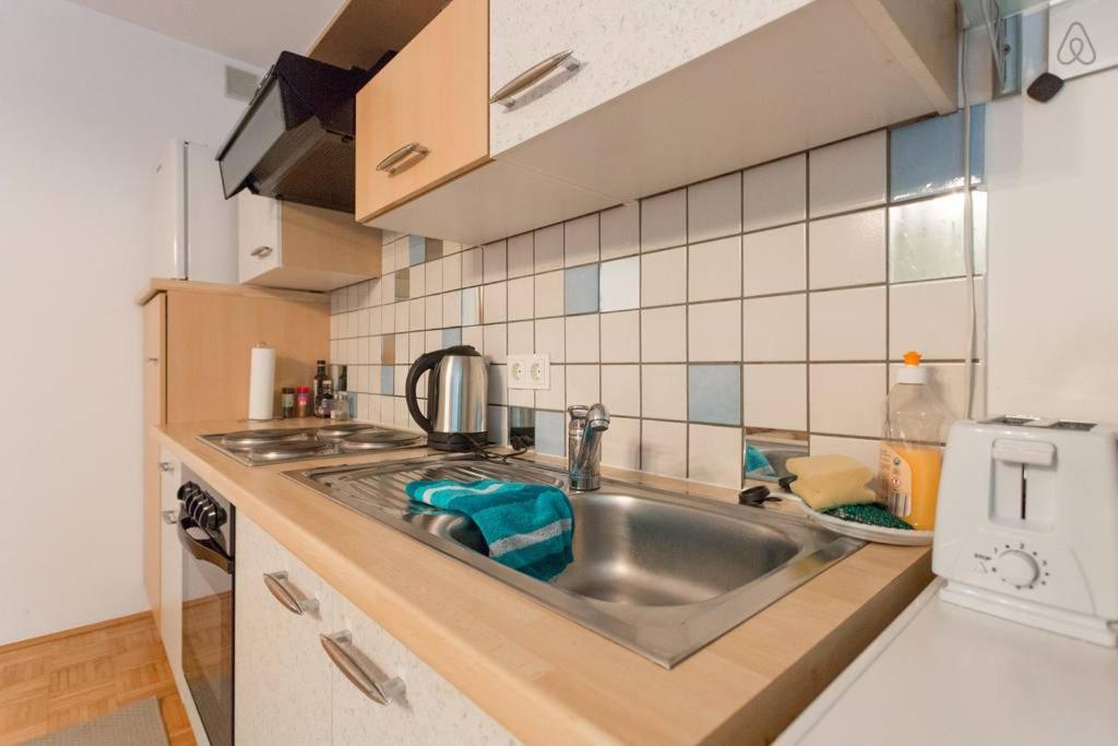 Relaxing Terrace Apartment in Lively Area