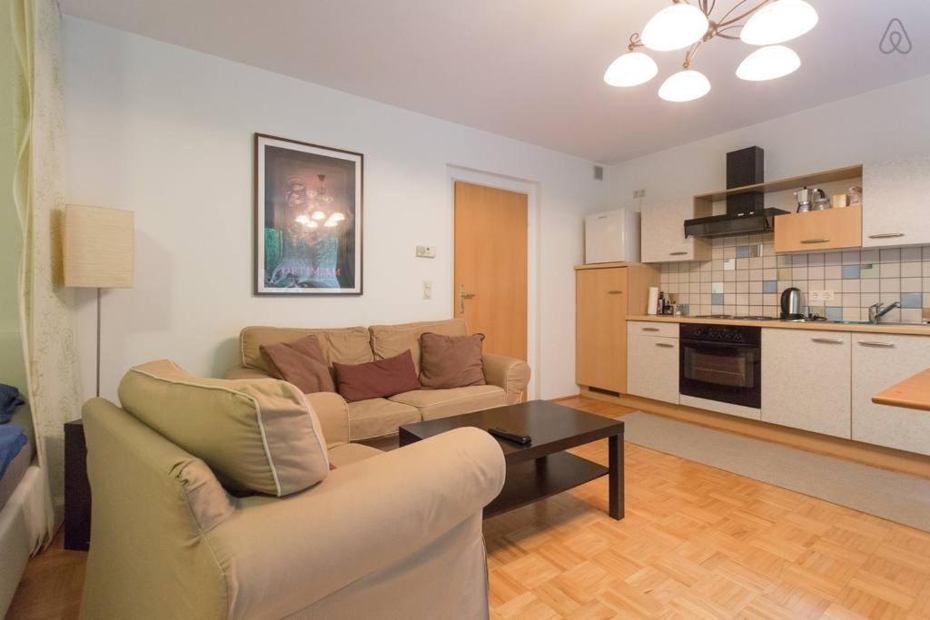 Relaxing Terrace Apartment in Lively Area