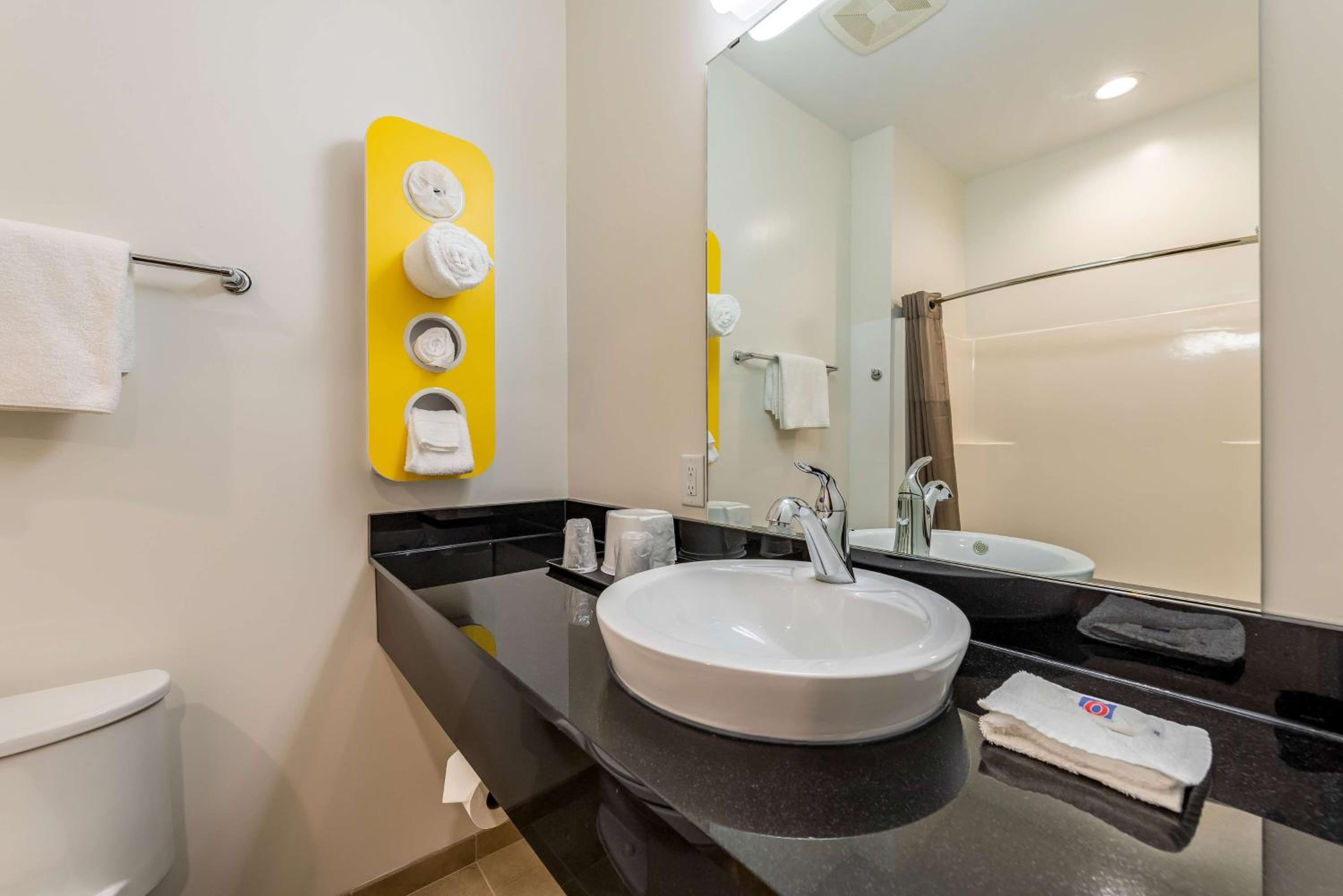 Mankato Vacations - Motel 6-Mankato, MN - Property Image 4