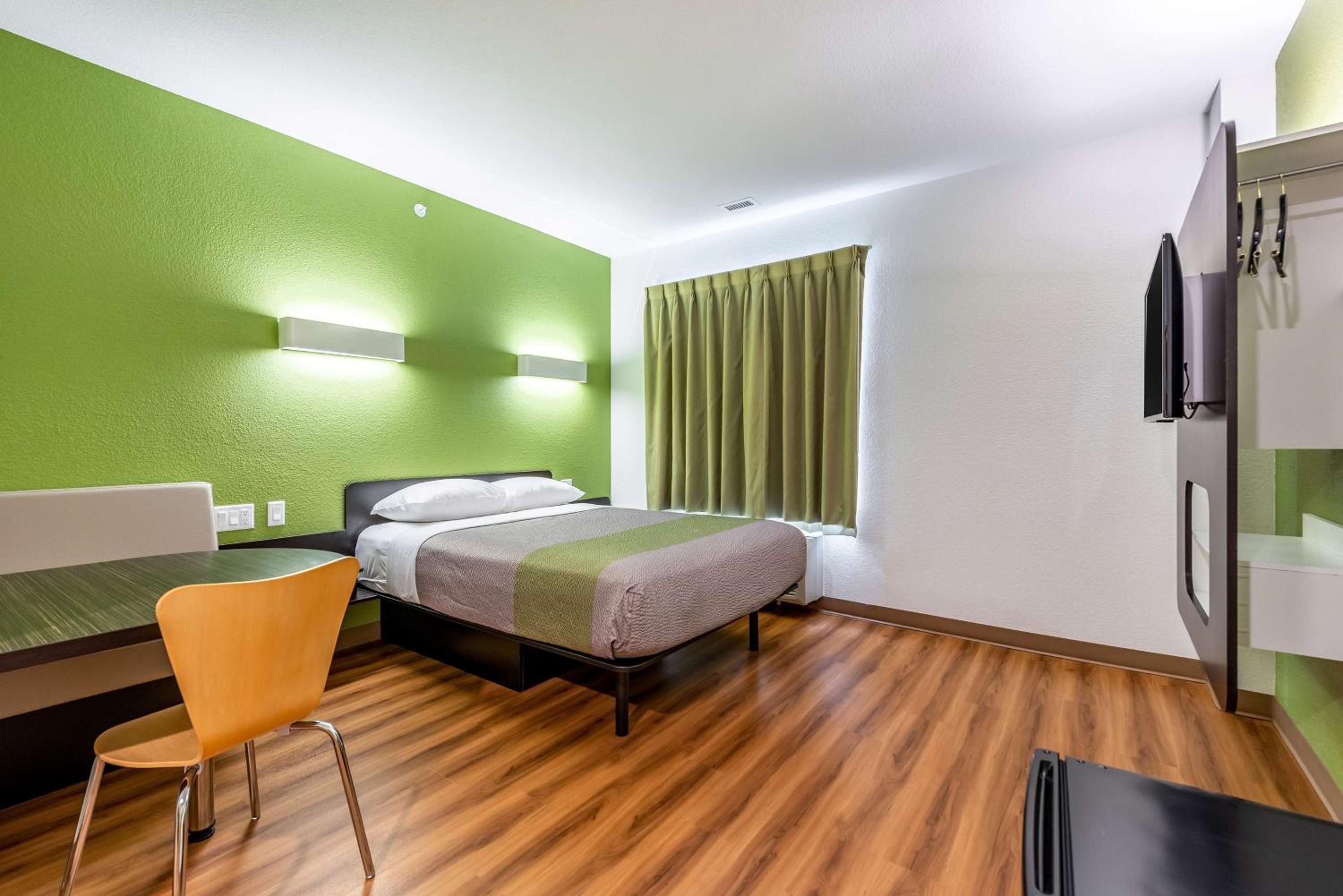 Mankato Vacations - Motel 6-Mankato, MN - Property Image 5