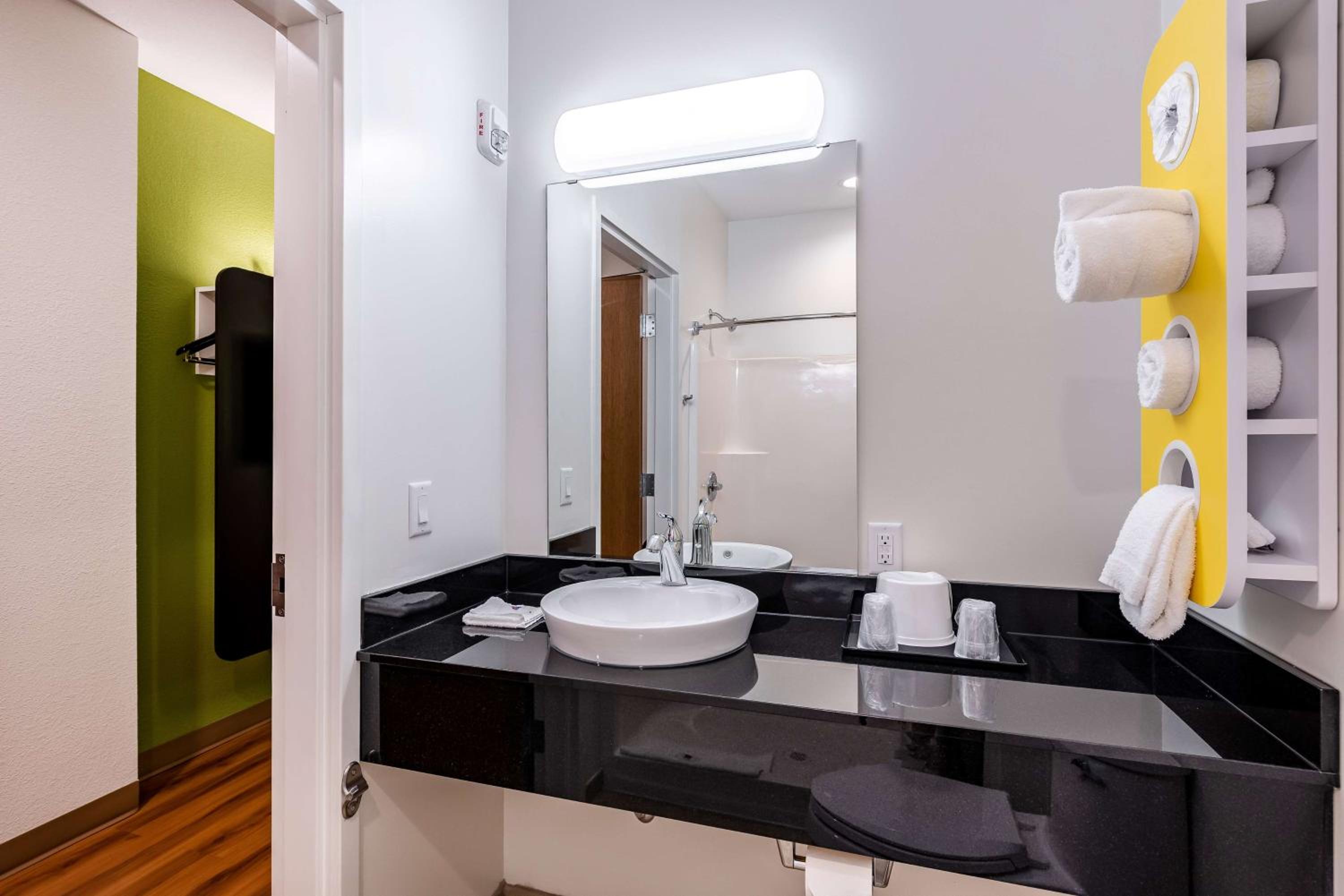 Mankato Vacations - Motel 6-Mankato, MN - Property Image 3