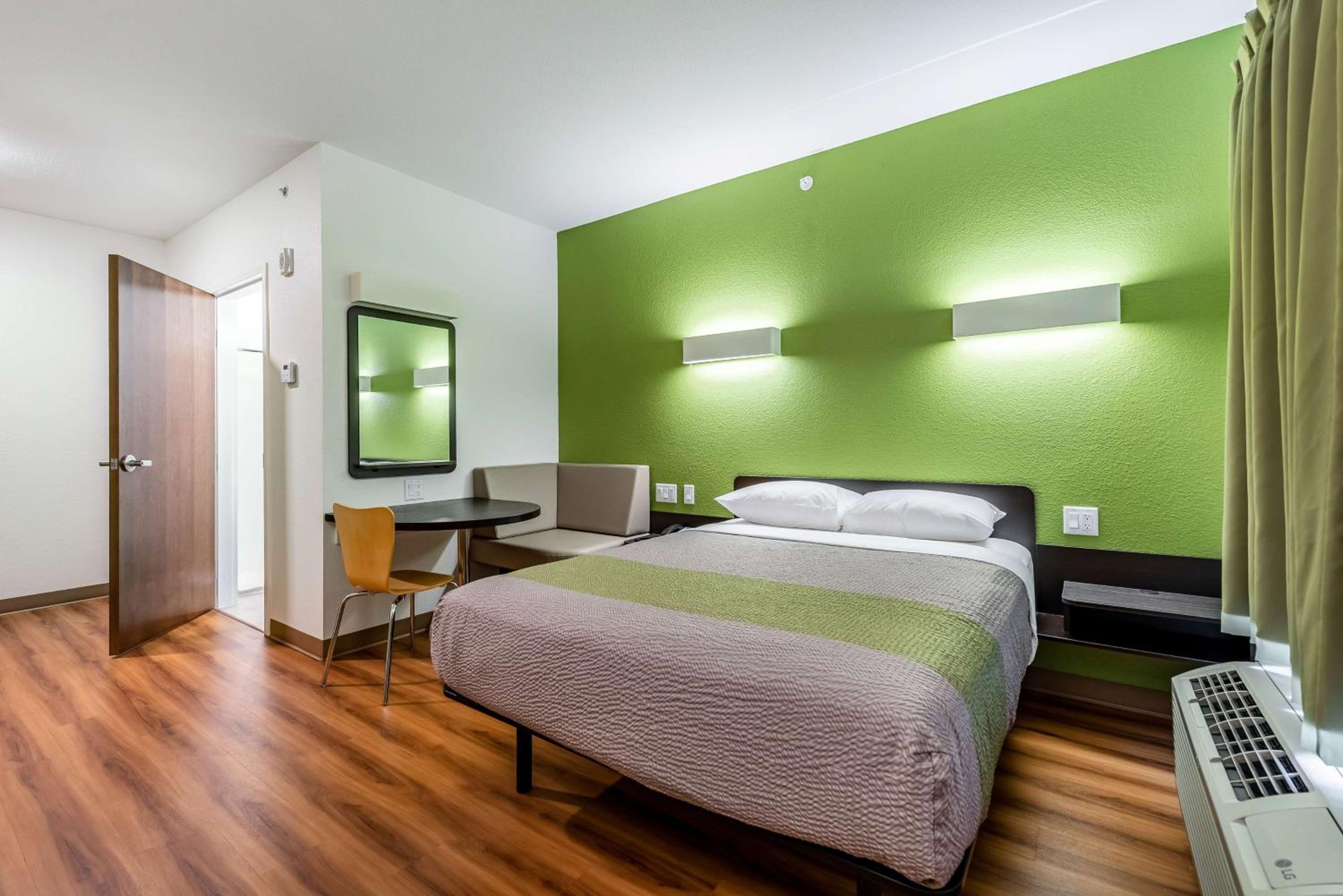 Mankato Vacations - Motel 6-Mankato, MN - Property Image 4