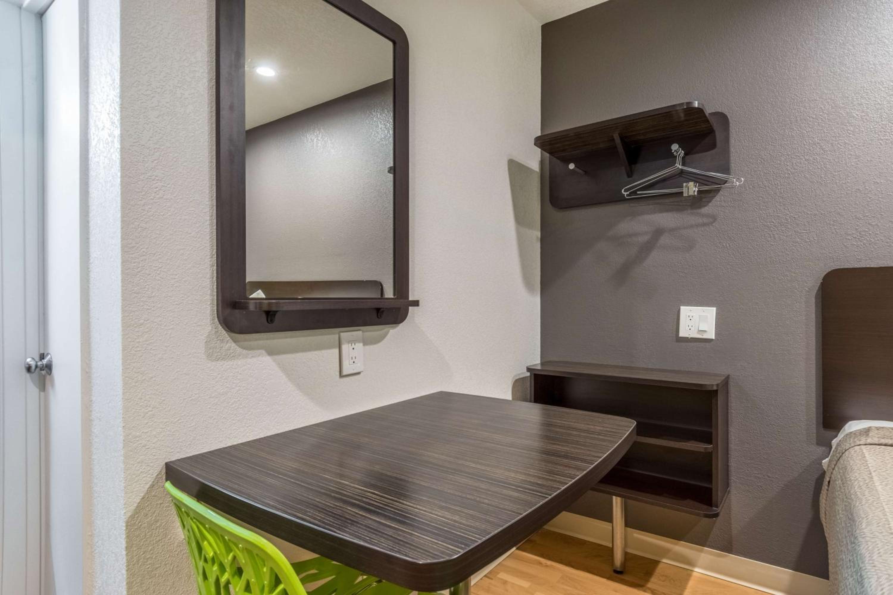 Studio 6-Buttonwillow, CA