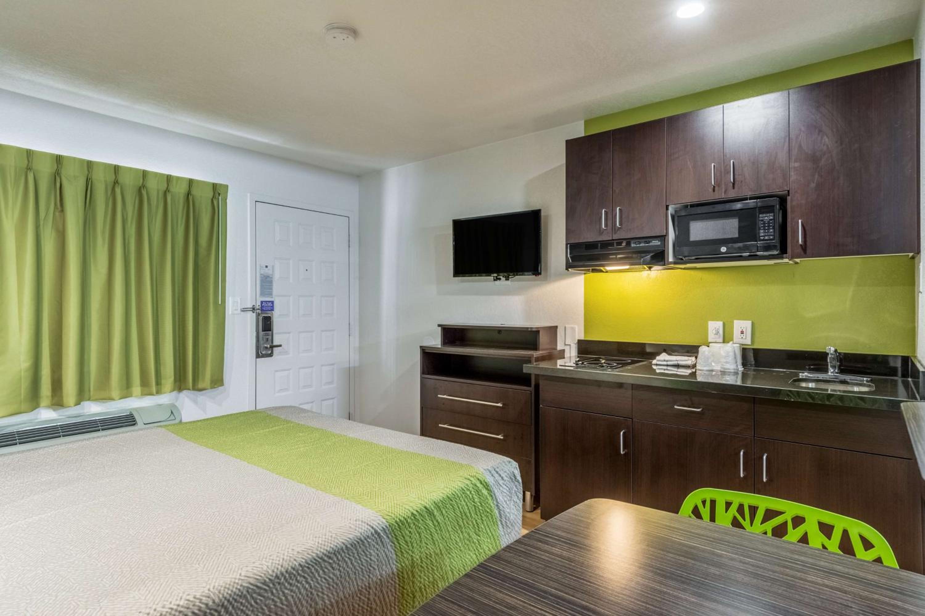 Studio 6-Buttonwillow, CA