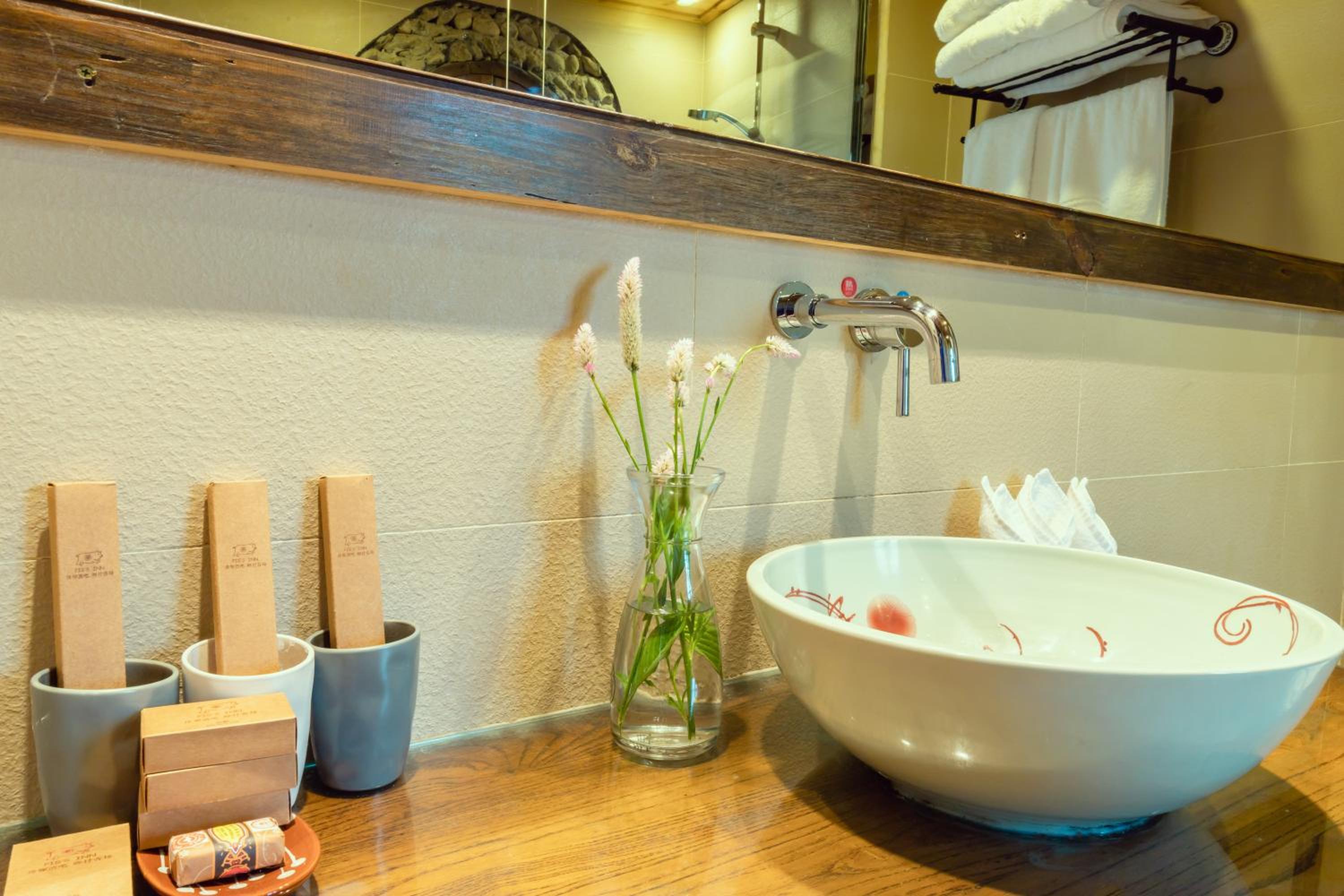 Pig's Boutique Hotel Bishan view 5
