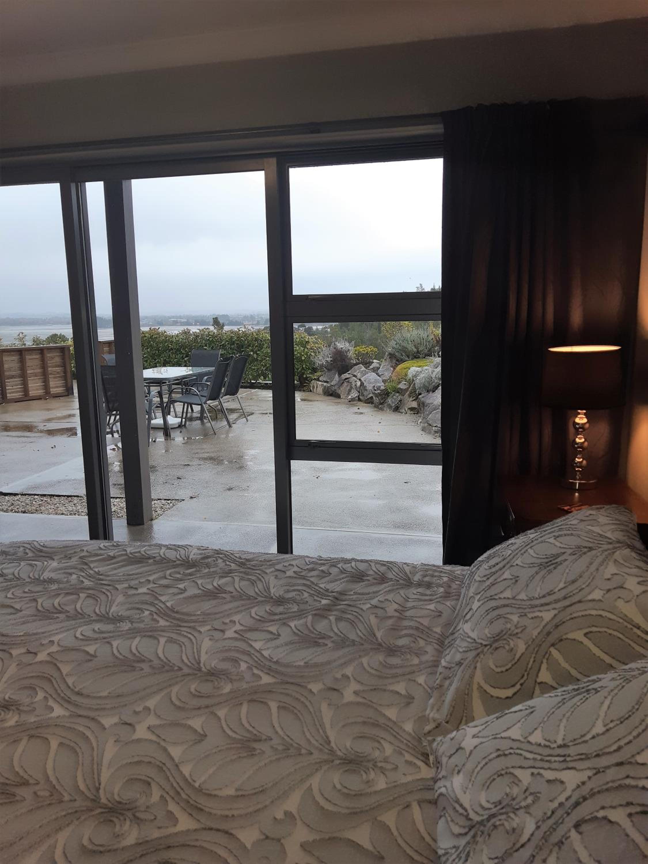 Two Tuis Accomodation view 4