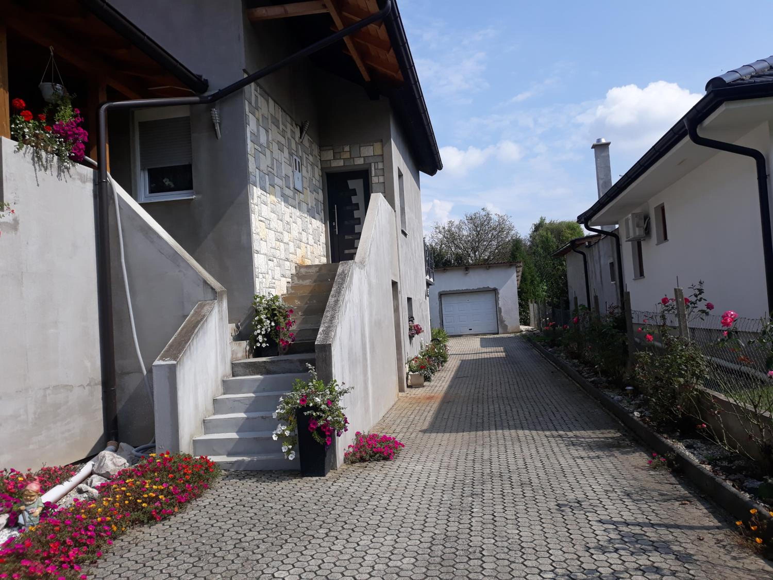 Hotel Apartmani Anna - Image 1