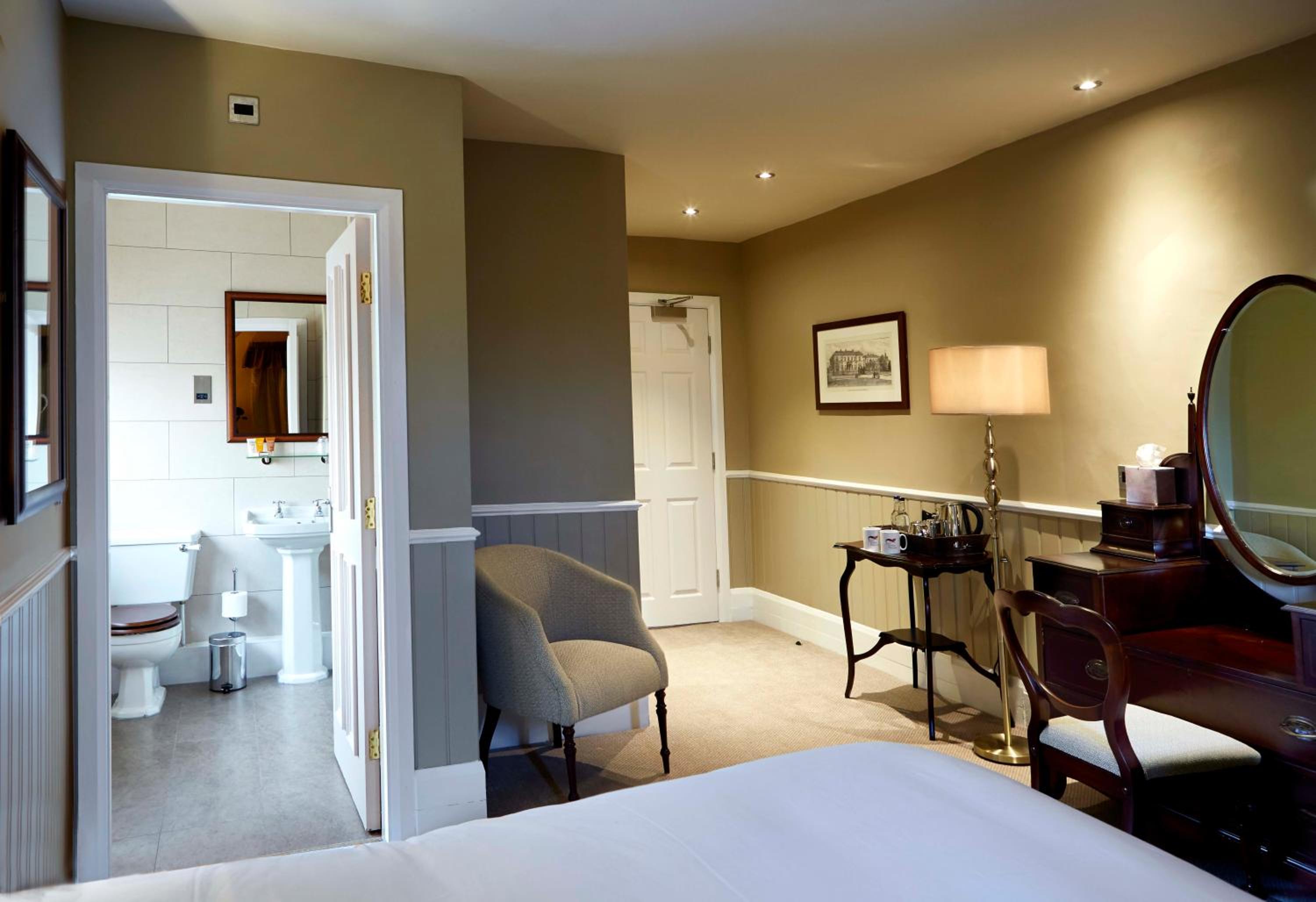 Knutsford Vacations - The Golden Pheasant - Property Image 2