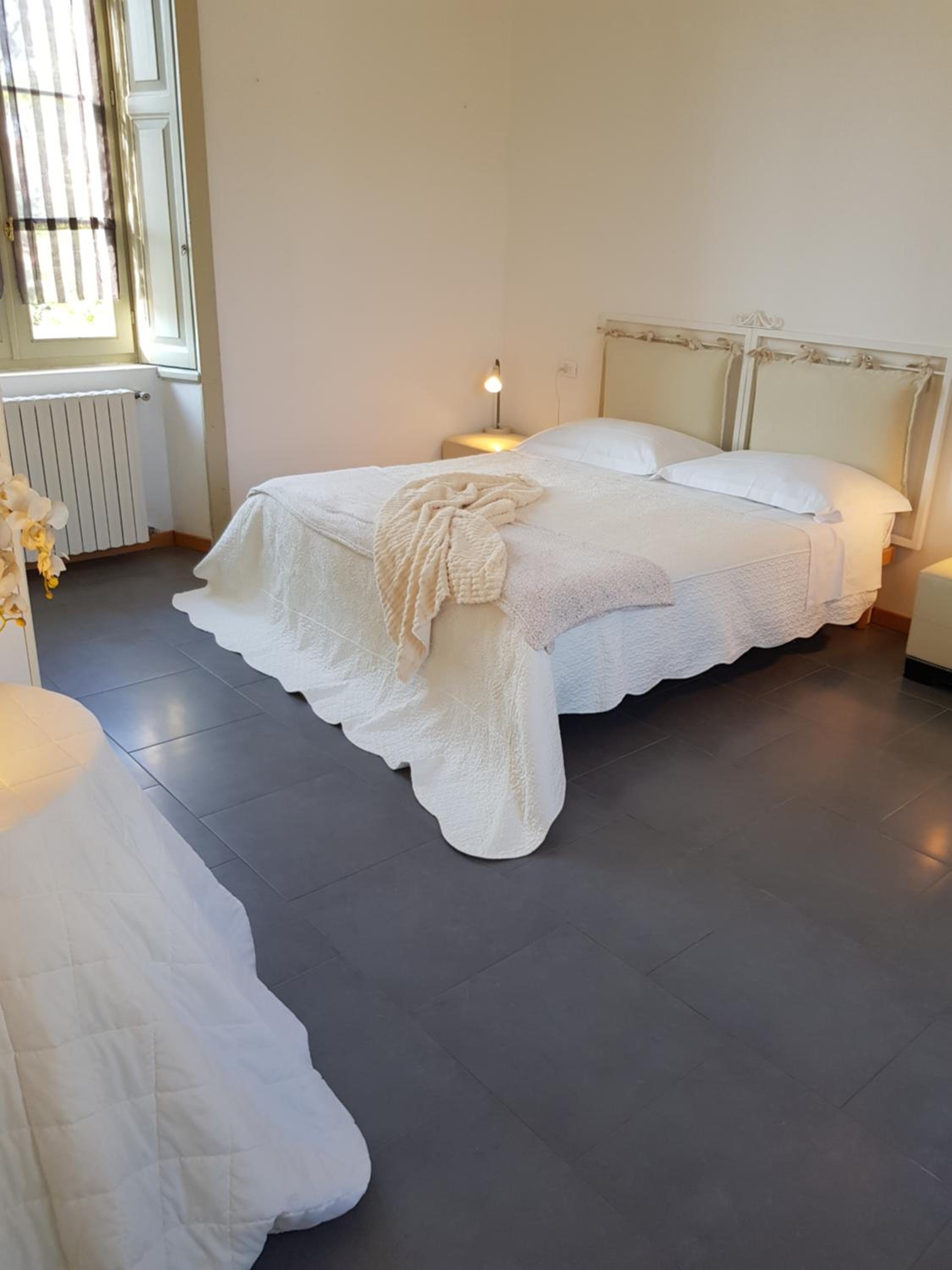 CharmeRooms Villa Moroni view 3