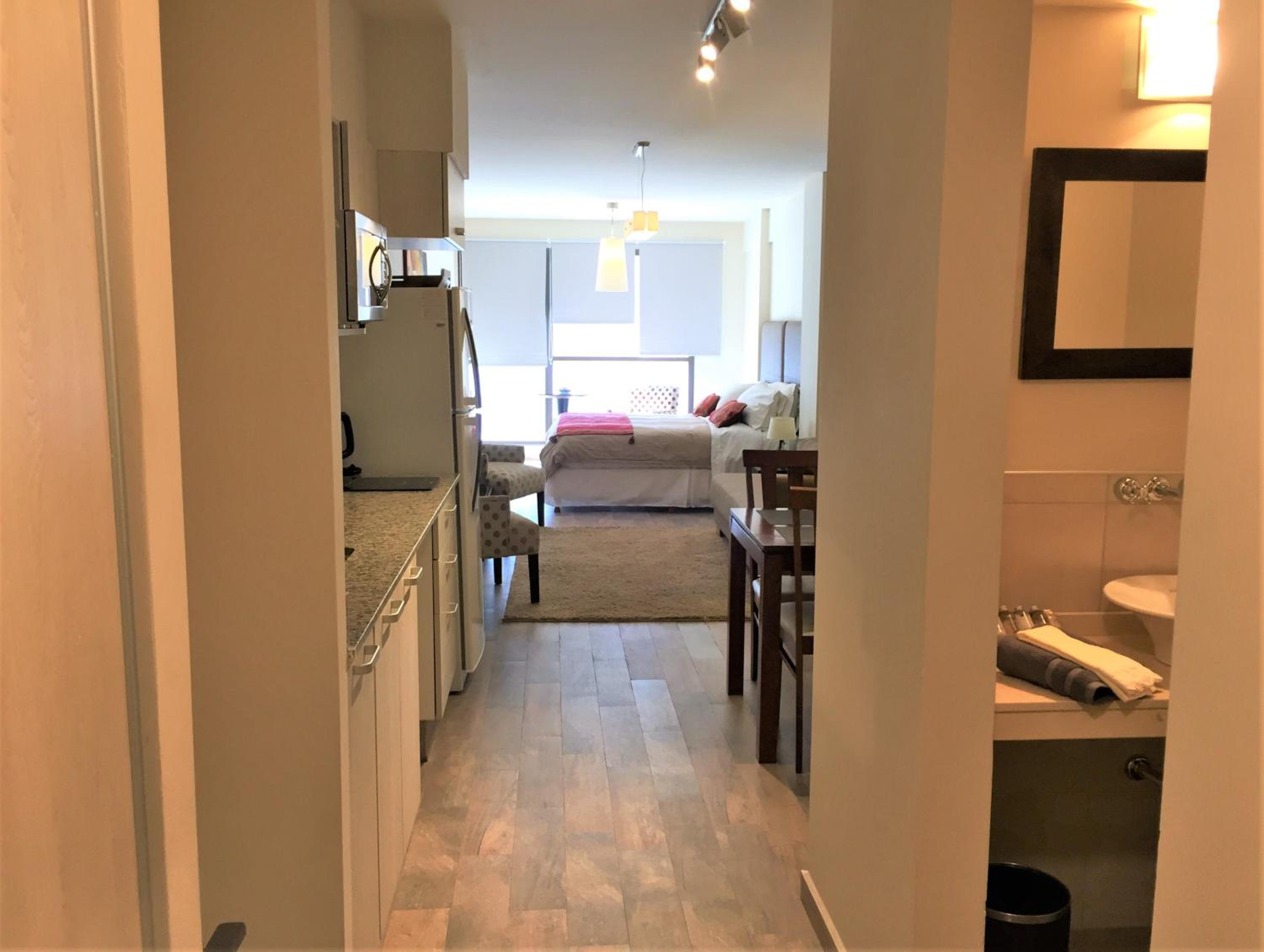 URBANA SUITES & STUDIOS 440