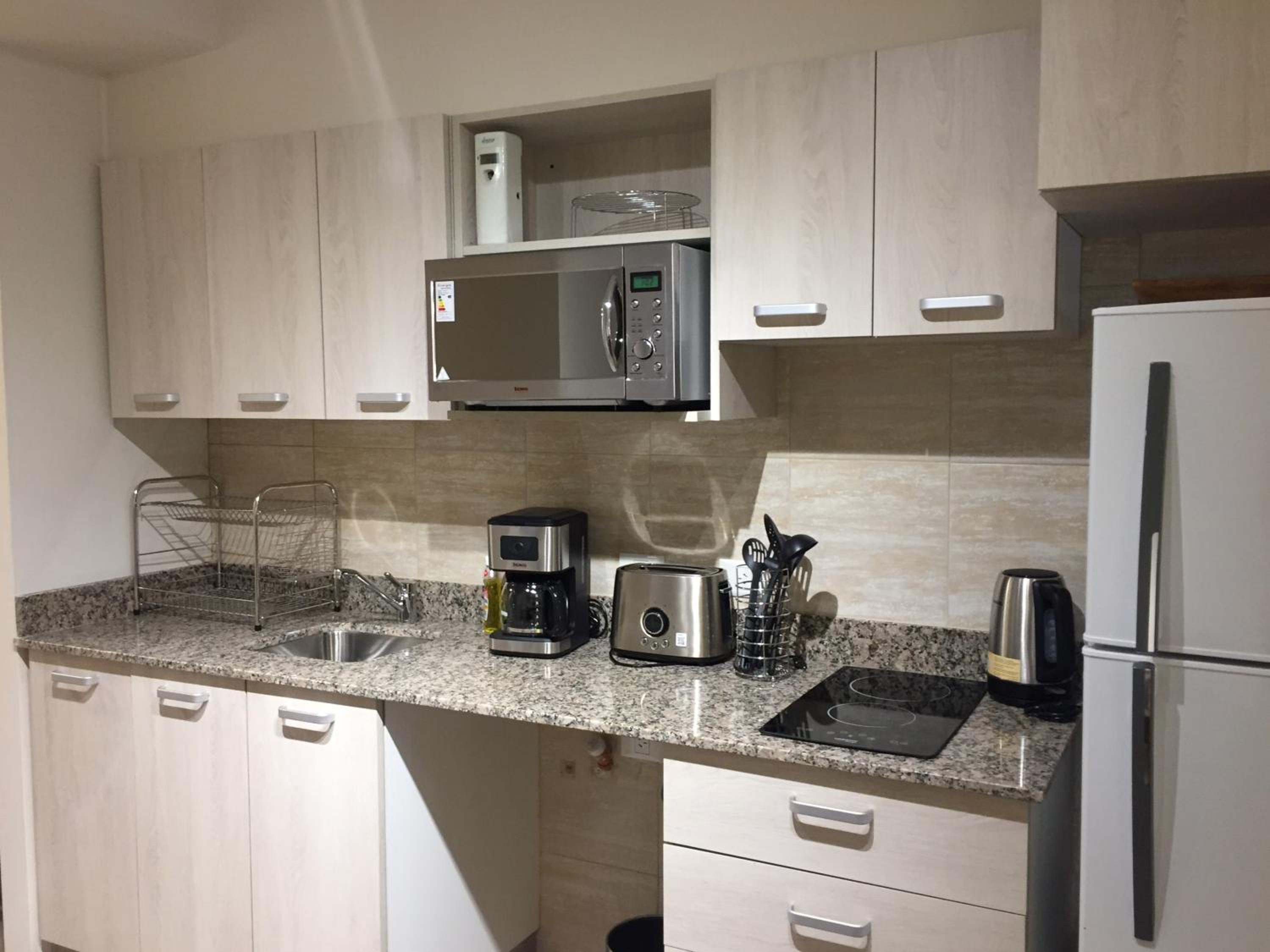 URBANA SUITES & STUDIOS 440