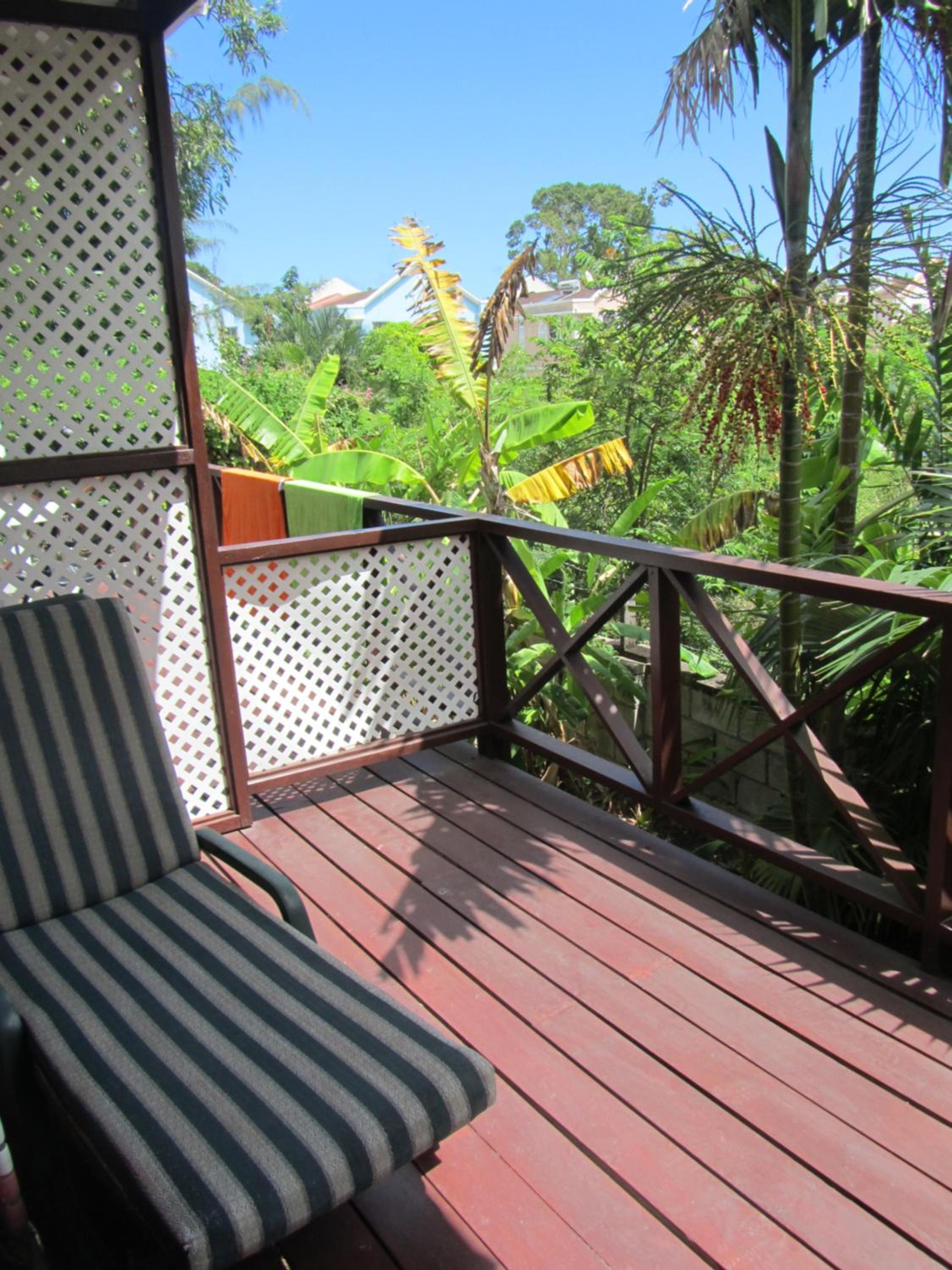 Dolphin Inn Guesthouse & Apartments
