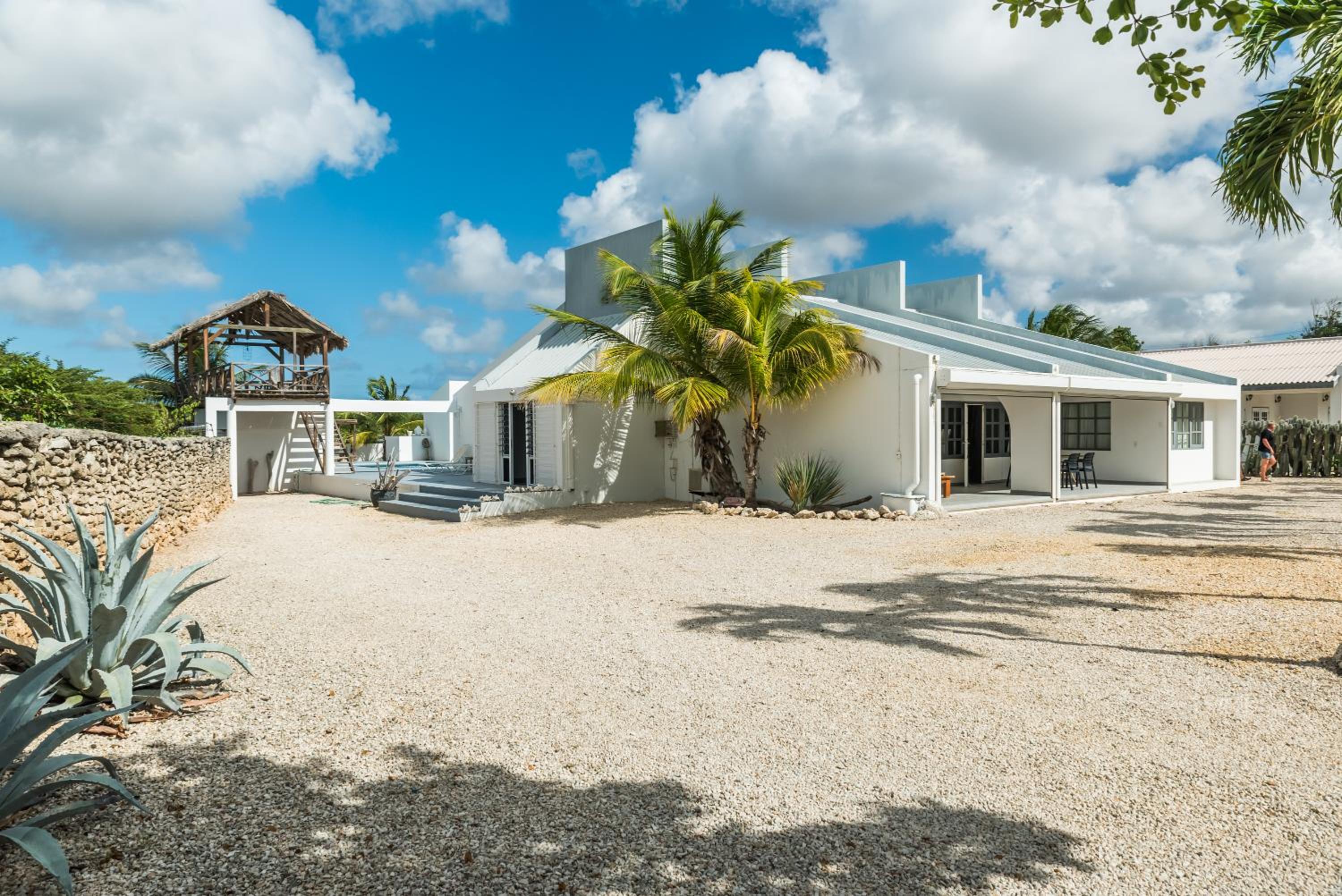 Hakuna Matata Bonaire - Beach & Diving