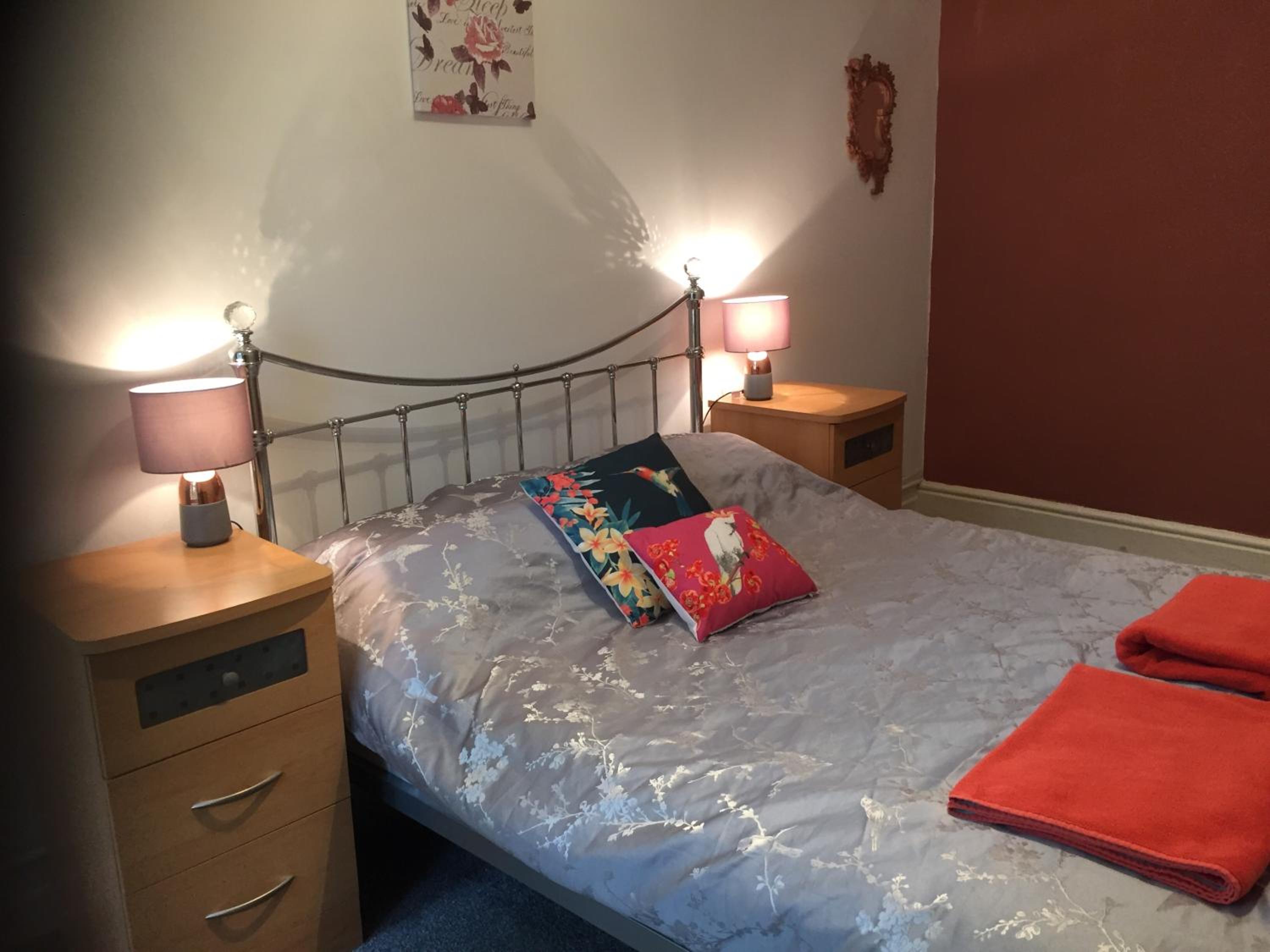 Apartment close to Pavilion gardens view 2