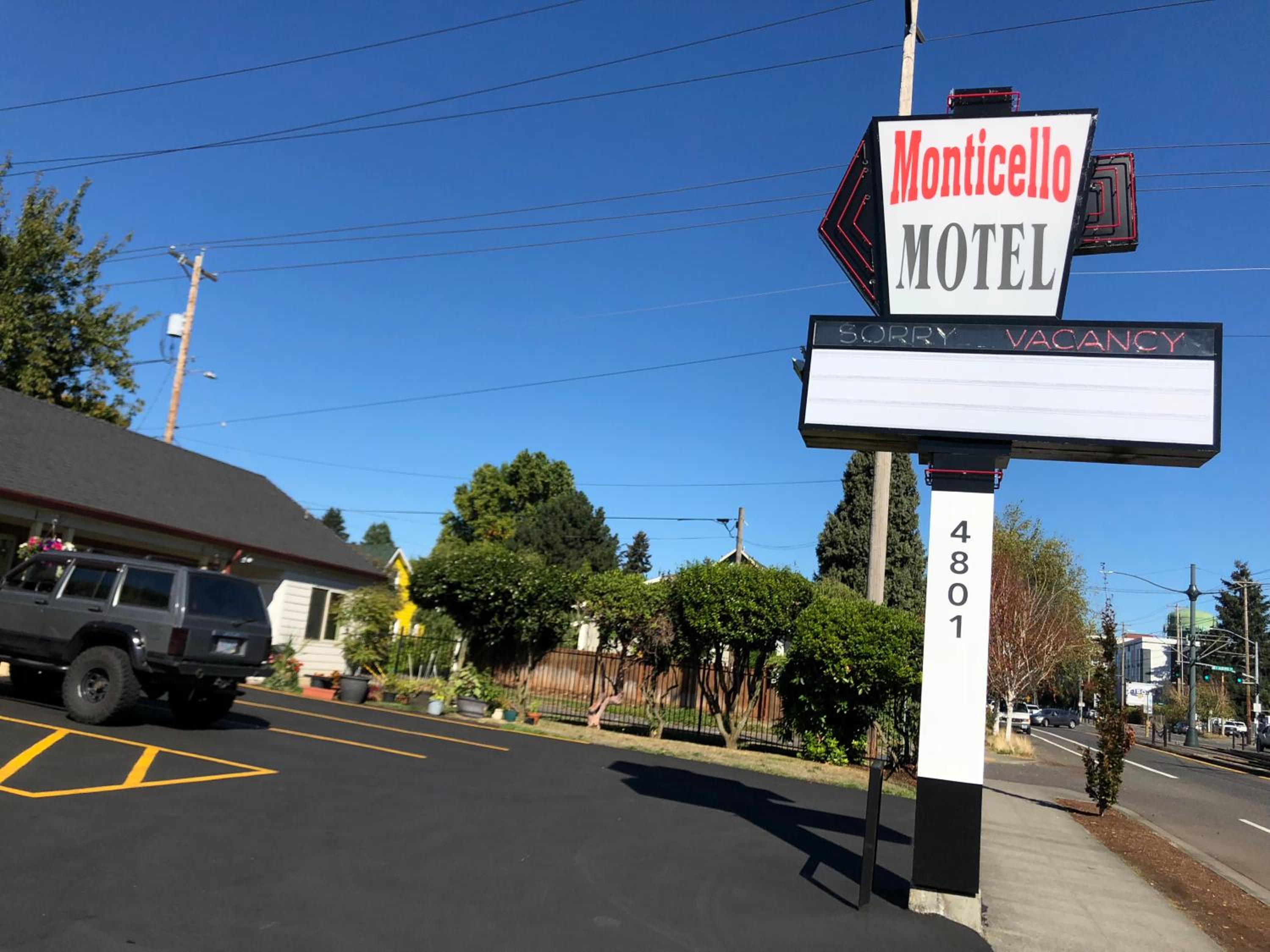 Hotel Monticello Motel - Image 1