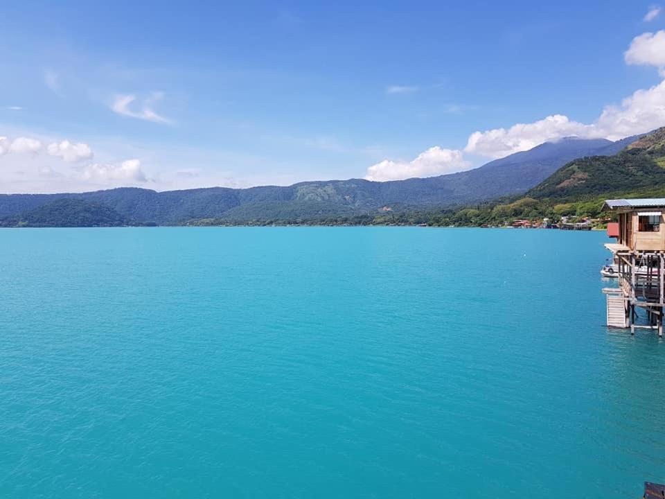 Captain Morgan Hostel Lake Coatepeque