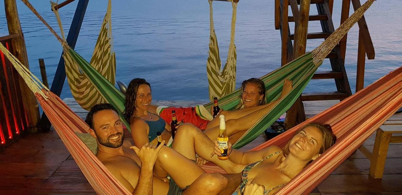 Captain Morgan Hostel Lake Coatepeque