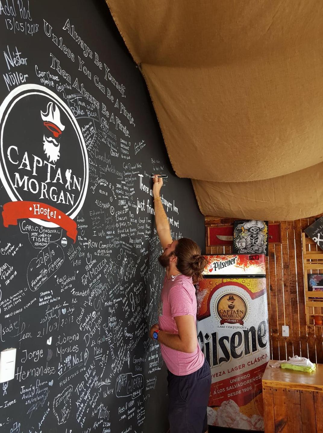 Captain Morgan Hostel Lake Coatepeque