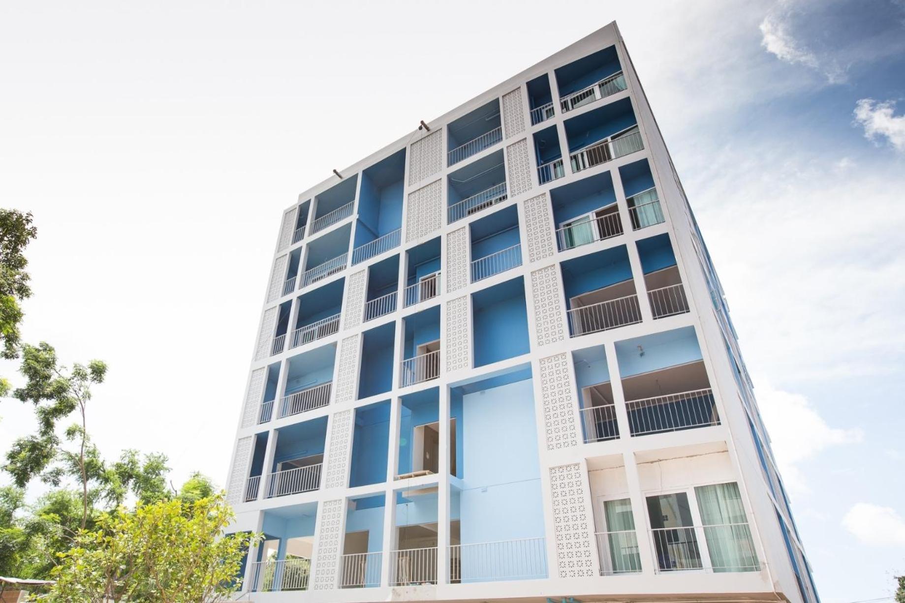 Hotel DeeProm Pattaya Hotel - Image 1