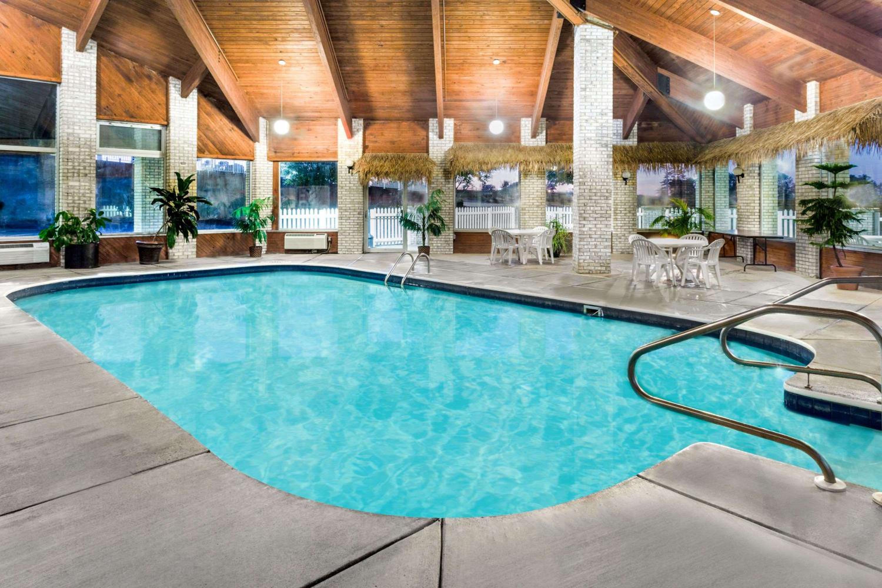Days Inn by Wyndham Jackson view 4