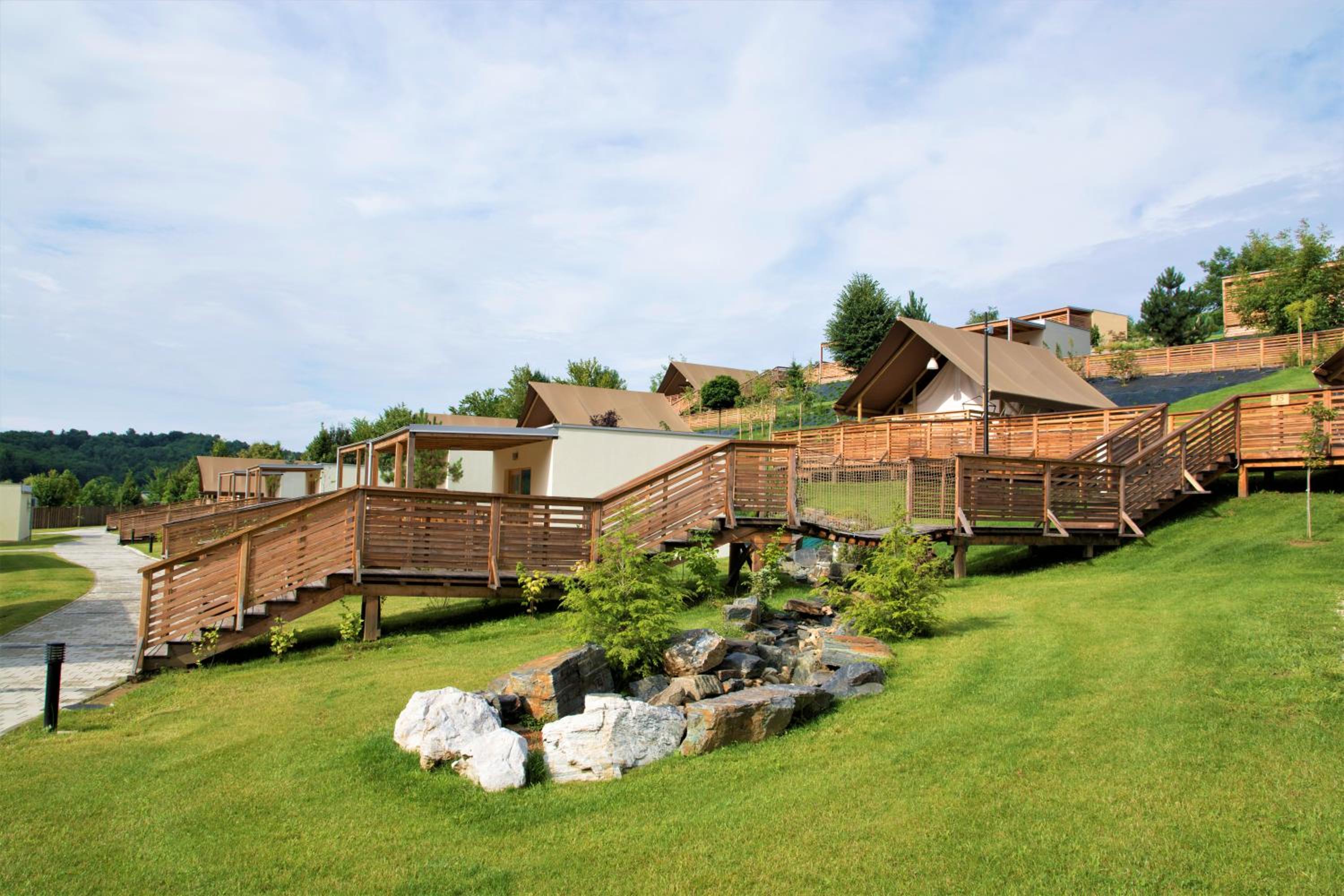 Glamping SUN VALLEY Bioterme view 5