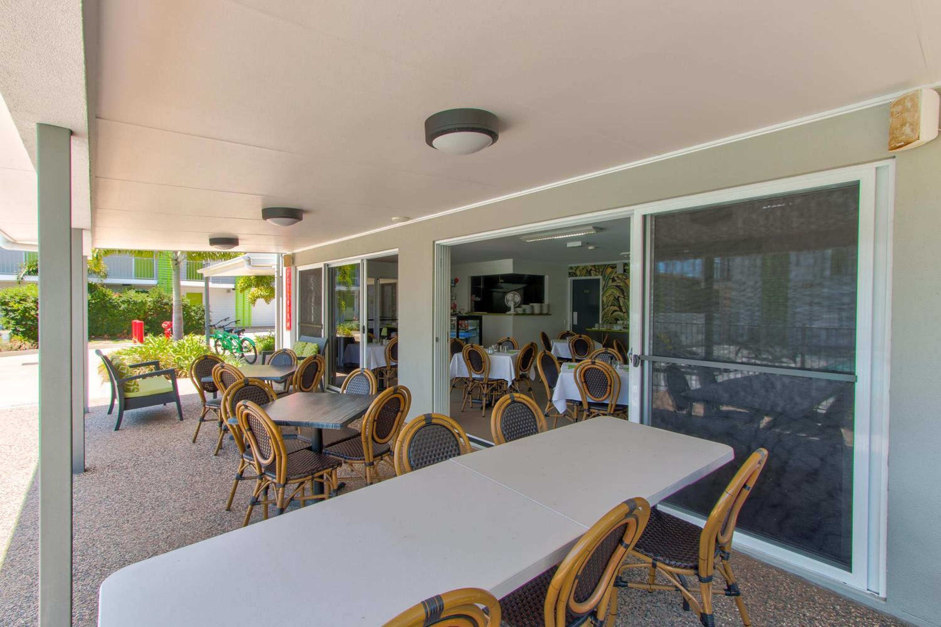 Mackay Oceanside Central Hotel Official