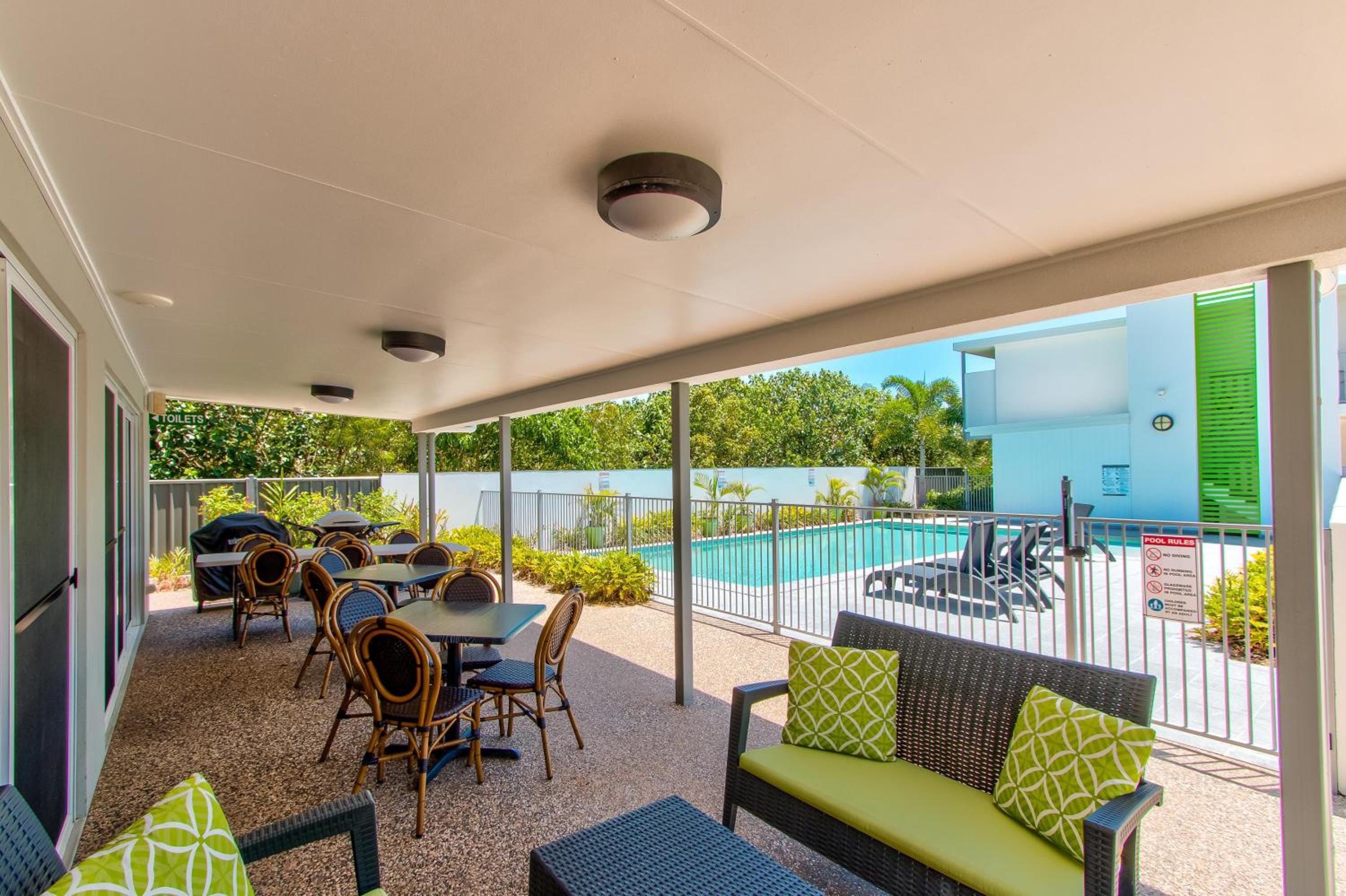 Mackay Oceanside Central Hotel Official