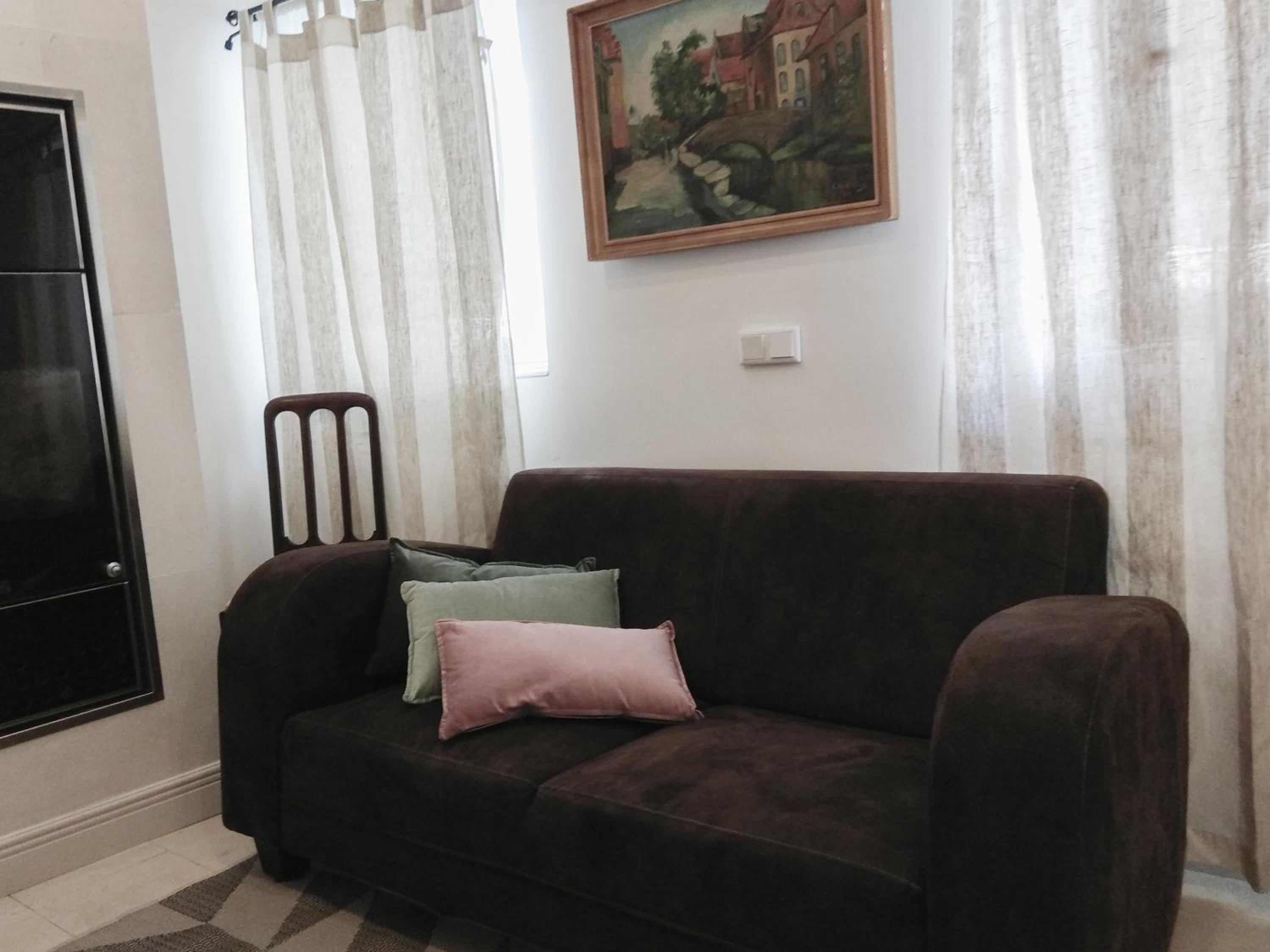 Living-in-History: Heidi Braun Cottage view 4