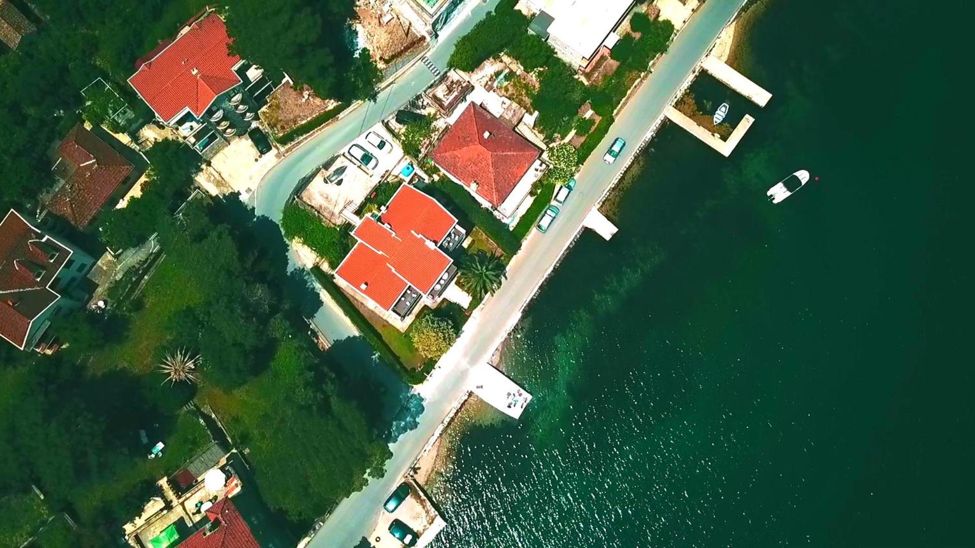Seafront Apartments House 44 Private Balcony Old Town View