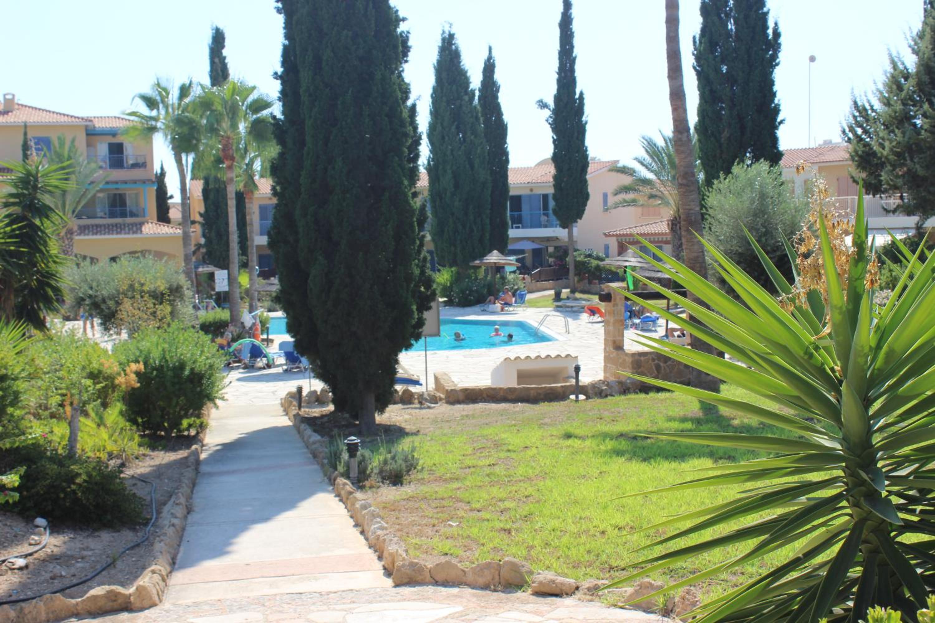 Regina Gardens 002