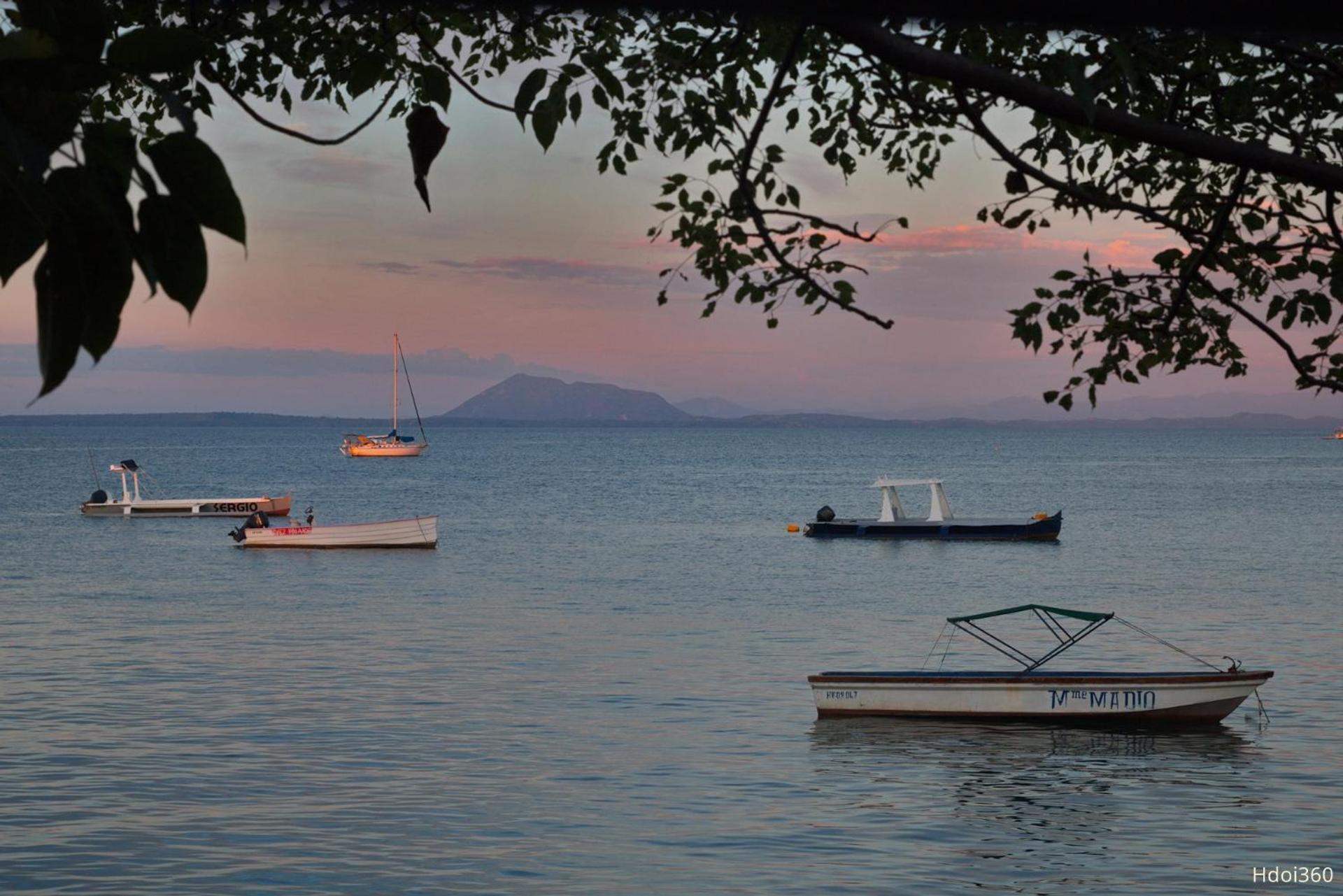 Le Maki Lodge-Nosy Komba view 4