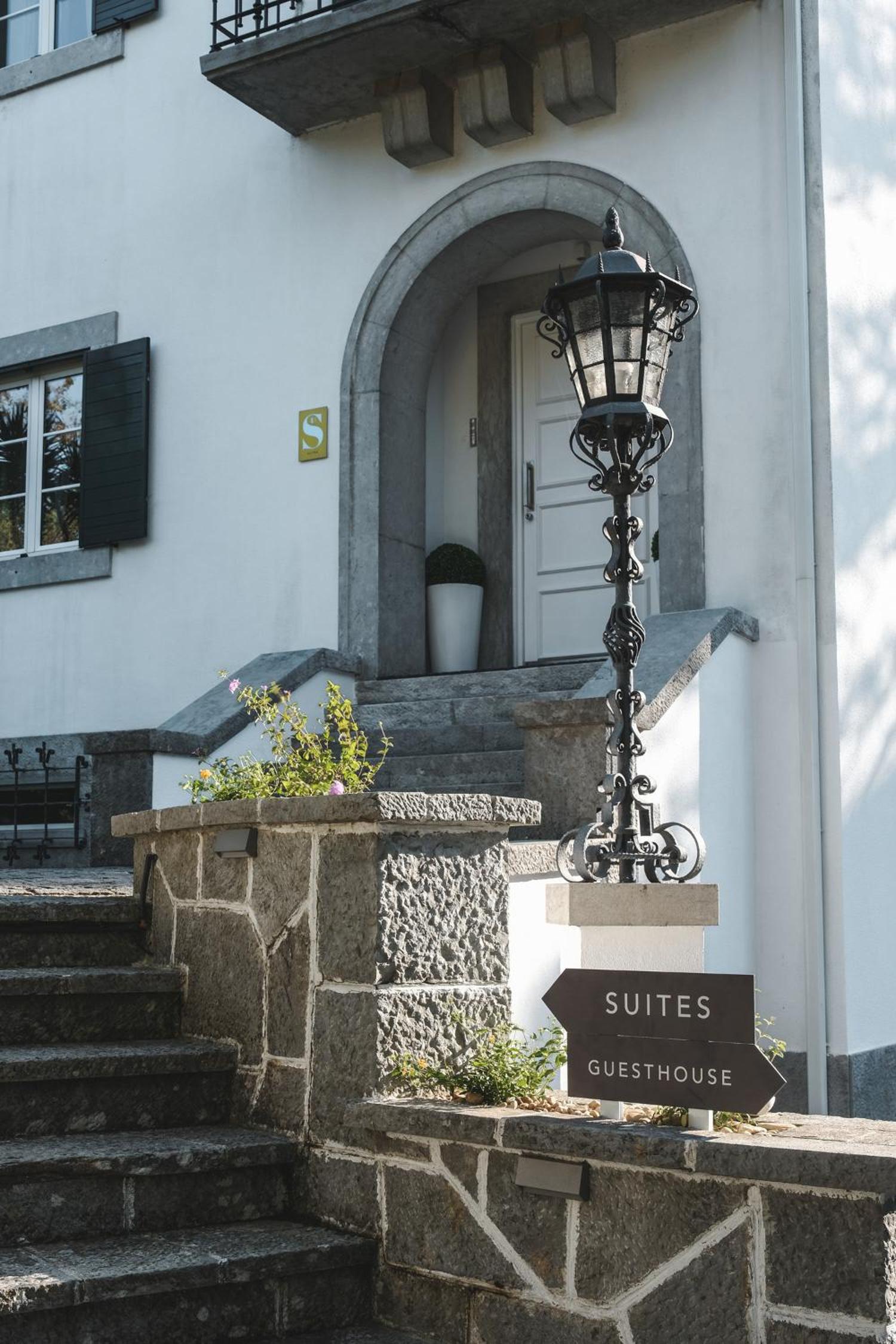 4U Lisbon Airport Suites