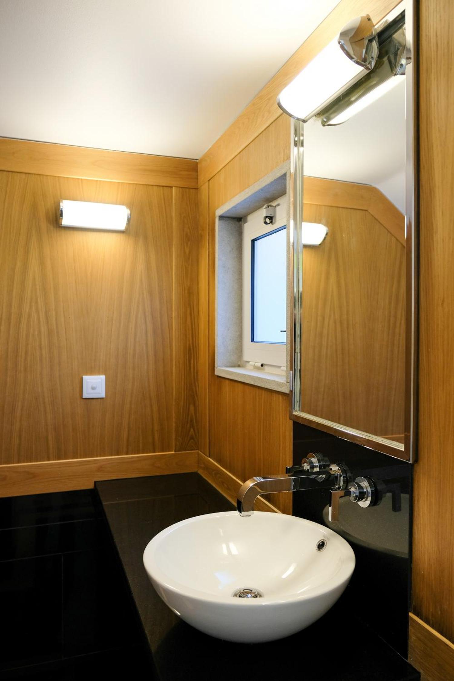 4U Lisbon Airport Suites