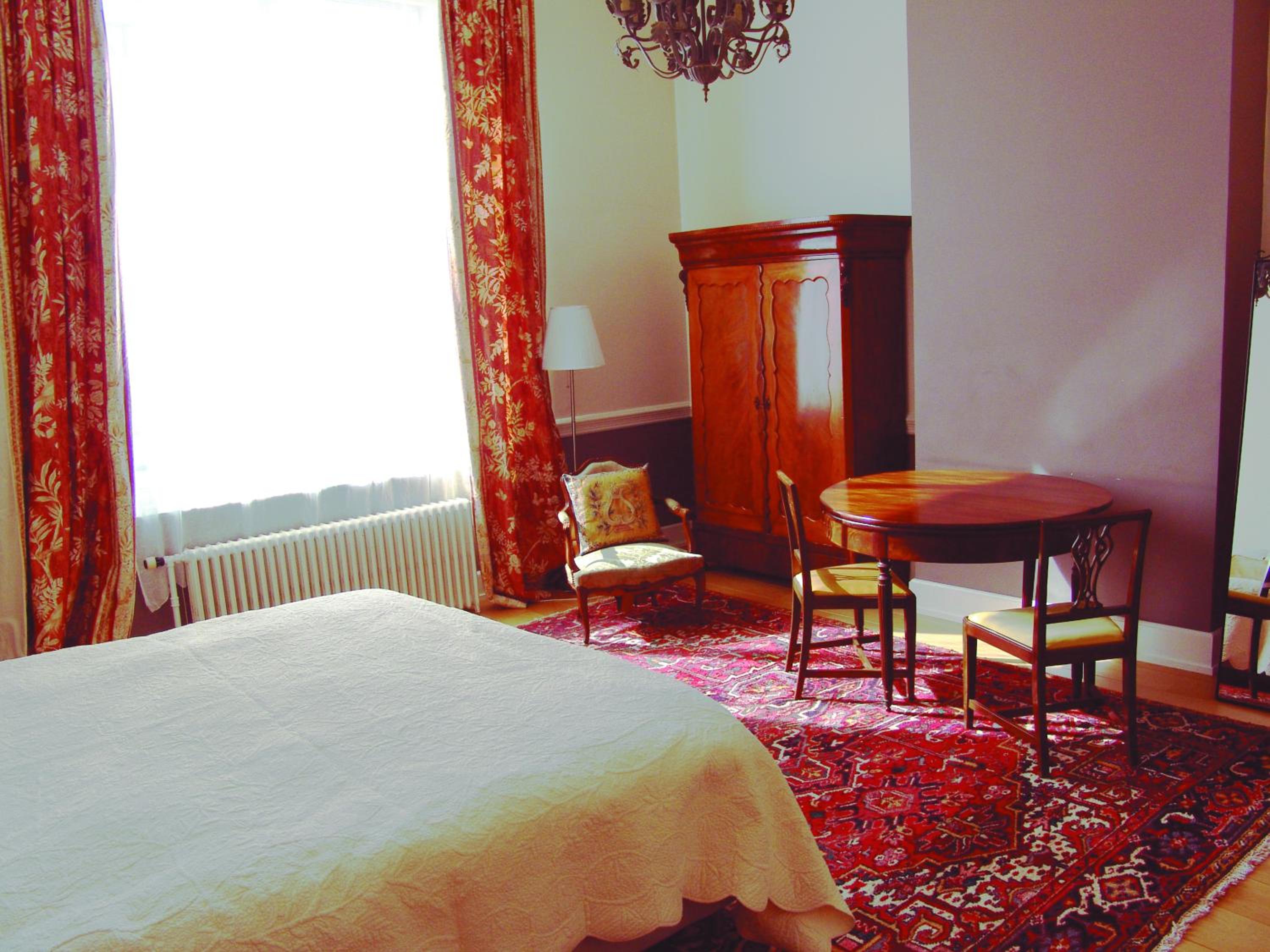 Louise Chatelain suites