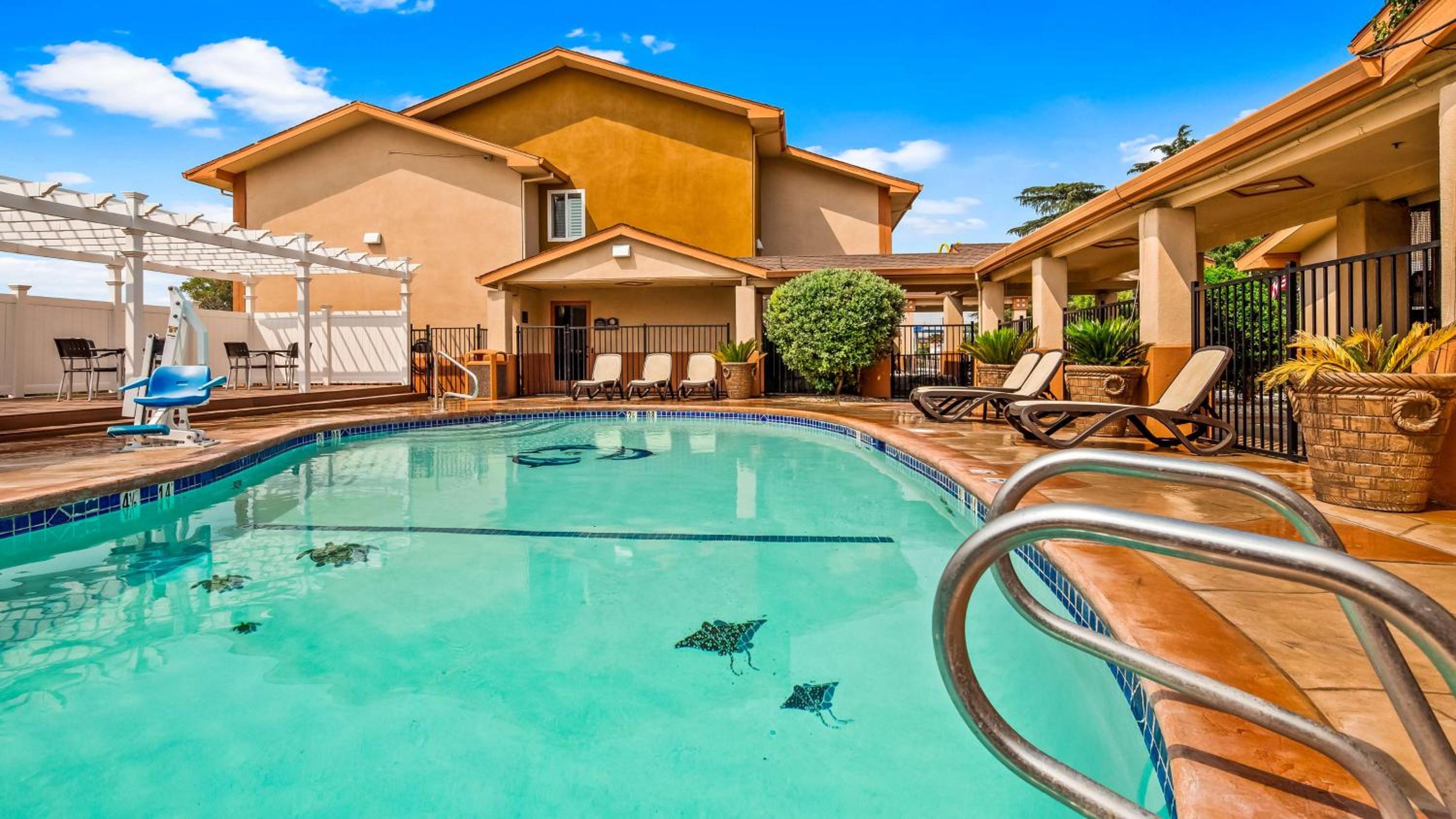 Red Bluff Vacations - Best Western Antelope Inn  Suites - Property Image 4